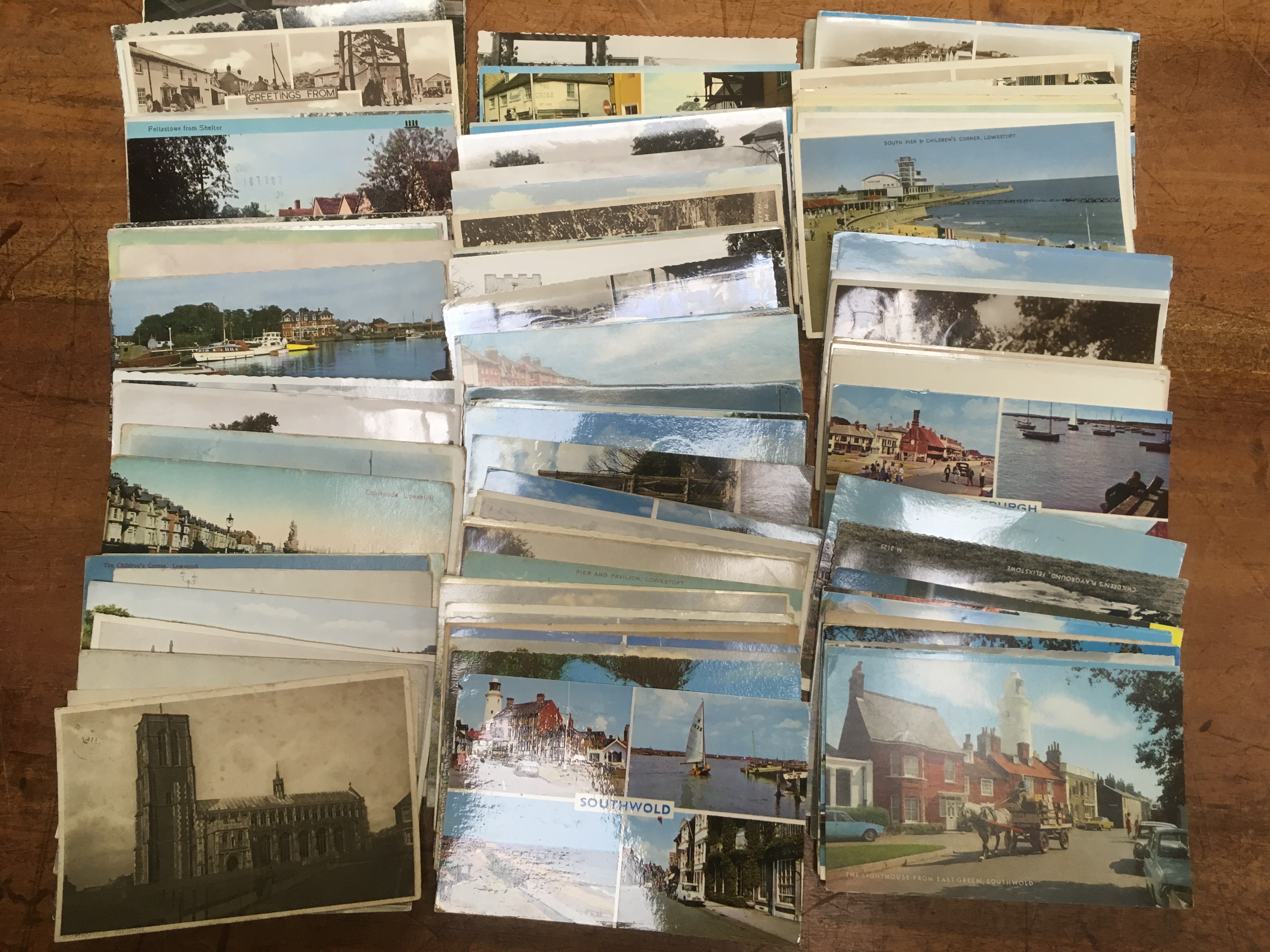 MIXED SUFFOLK POSTCARDS, MANY COASTAL SCENES, EARLY TO 1970's (APPROX 120).