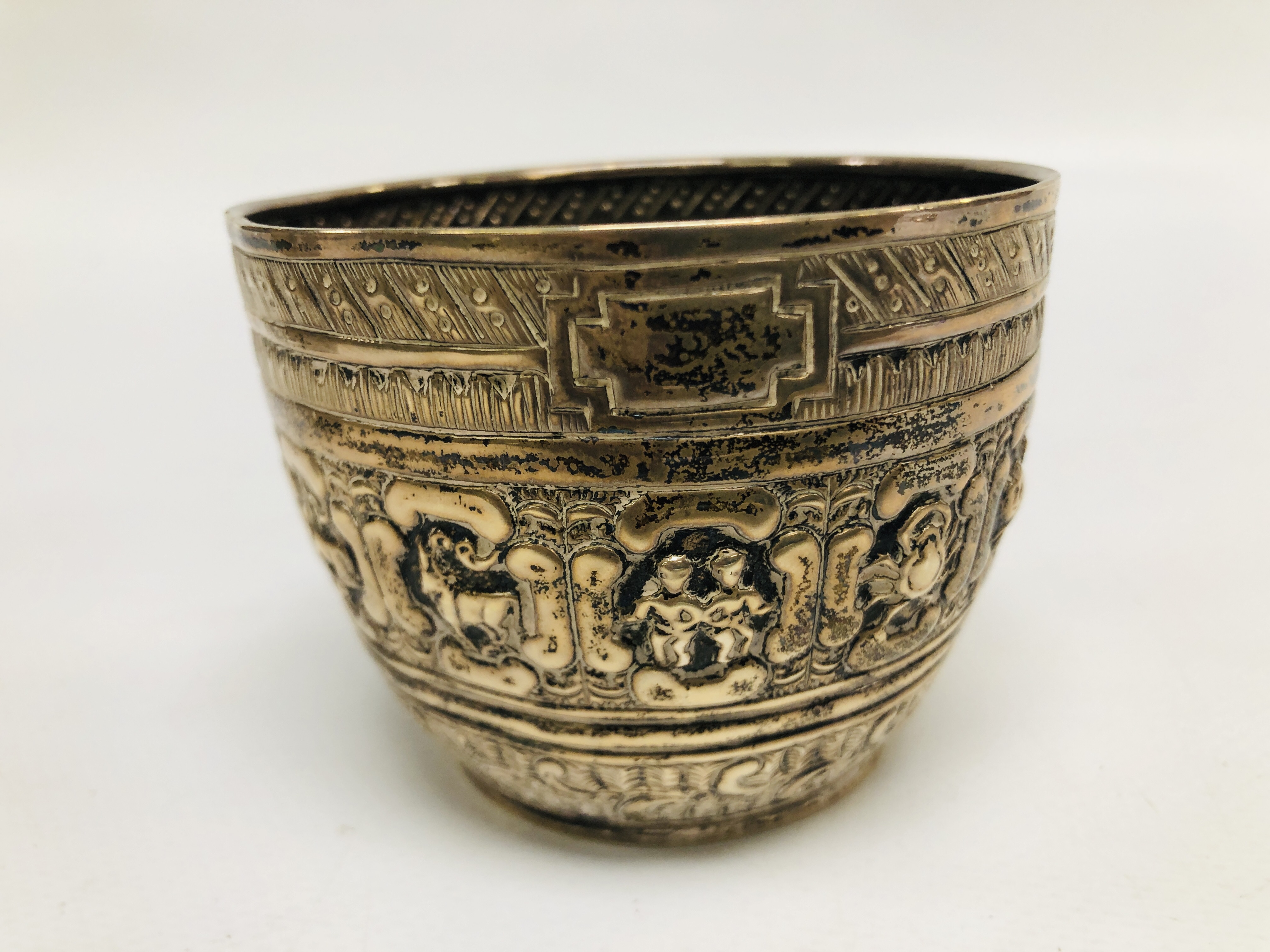 AN UNUSUAL SILVER SUGAR BOWL AND CREAM JUG EMBOSSED DECORATION DEPICTING ANIMALS, - Image 12 of 14