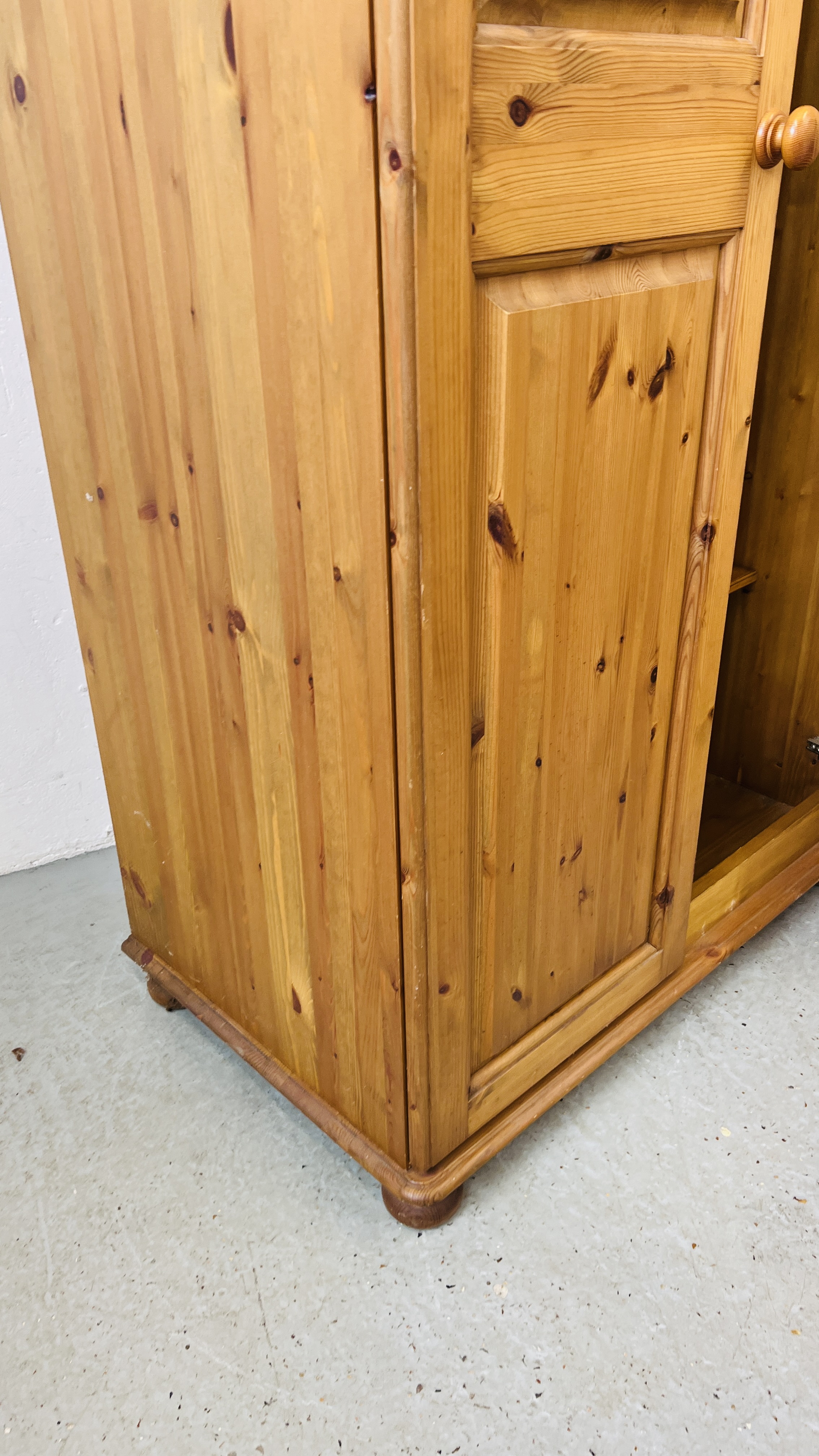 A GOOD QUALITY SOLID HONEY PINE DOUBLE WARDROBE W 96CM, D 56CM, H 188CM. - Image 8 of 8