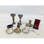 A COLLECTION OF SILVER TO INCLUDE TRUMPET VASES, CANDLESTICK HOLDER, MAGNIFYING GLASS,