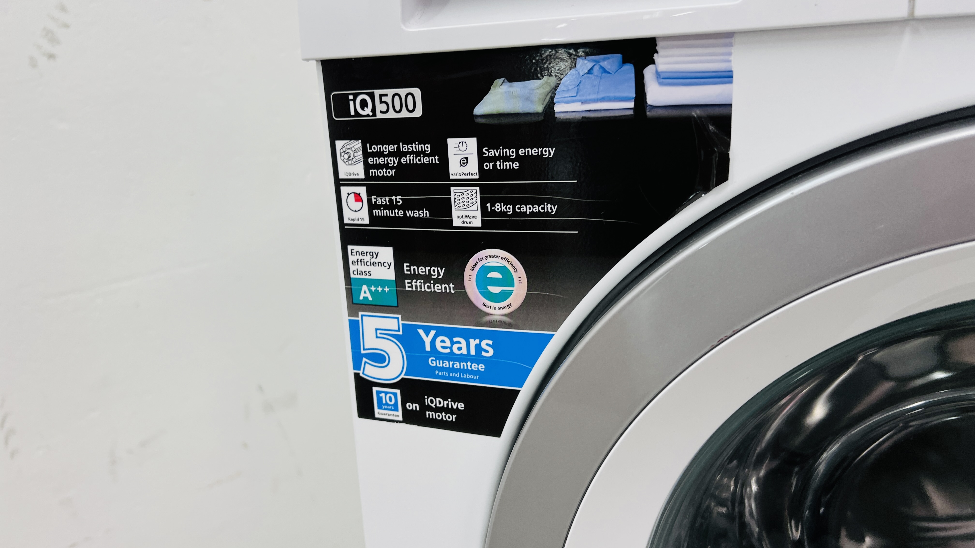 A SIEMENS IQ500 VARIO PERFECT WASHING MACHINE - SOLD AS SEEN. - Image 5 of 10