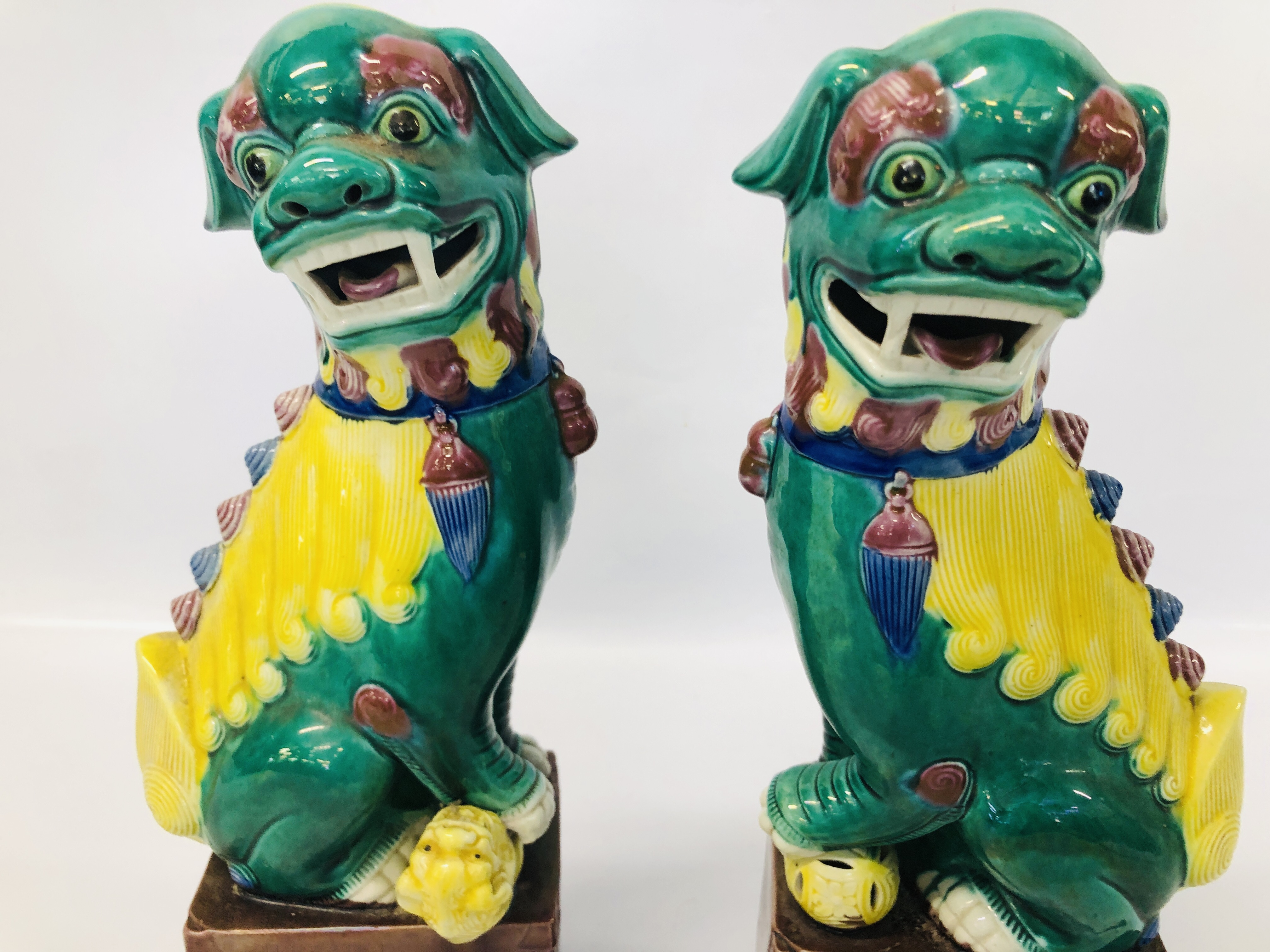 PAIR OF DECORATIVE C19th GLAZED FOO DOGS. - Image 3 of 7