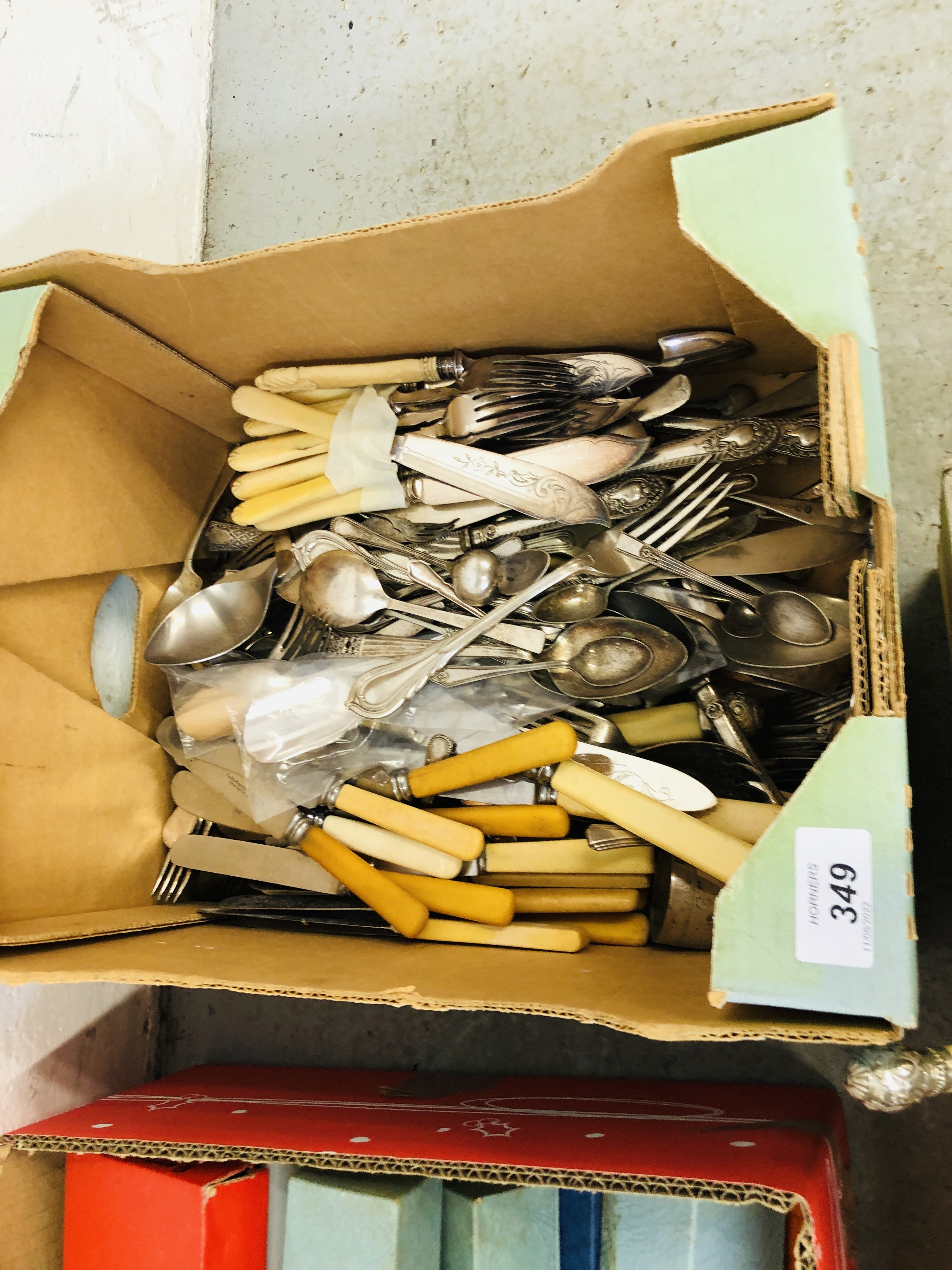 AND EXTENSIVE QUANTITY OF MAINLY SILVER PLATED CUTLERY SOME HAVING SILVER HANDLES TO INCLUDE MANY - Image 5 of 5