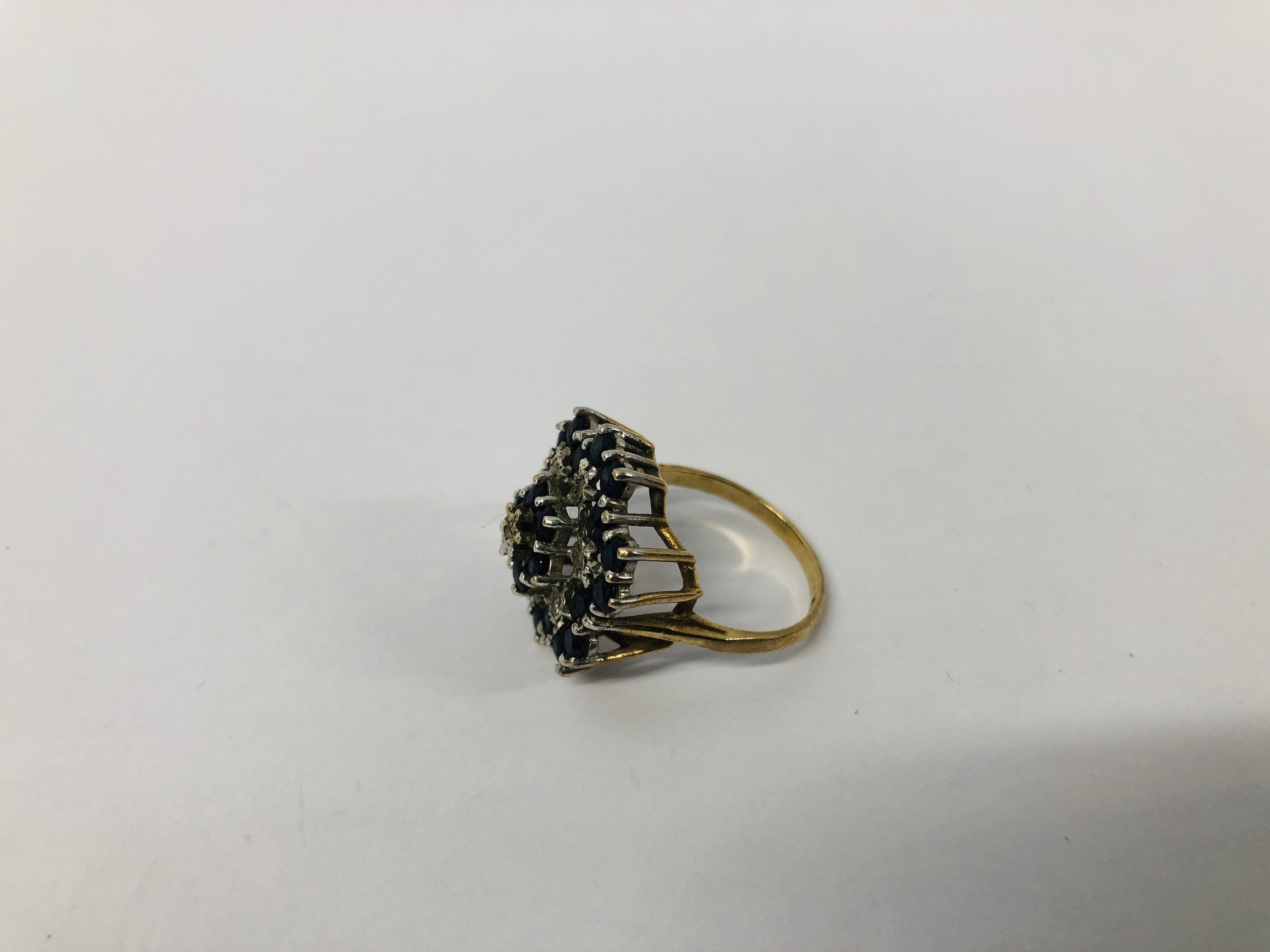 A 9CT. GOLD DIAMOND AND SAPPHIRE RING, SETTING OF FLOWER HEAD DESIGN. - Image 4 of 7