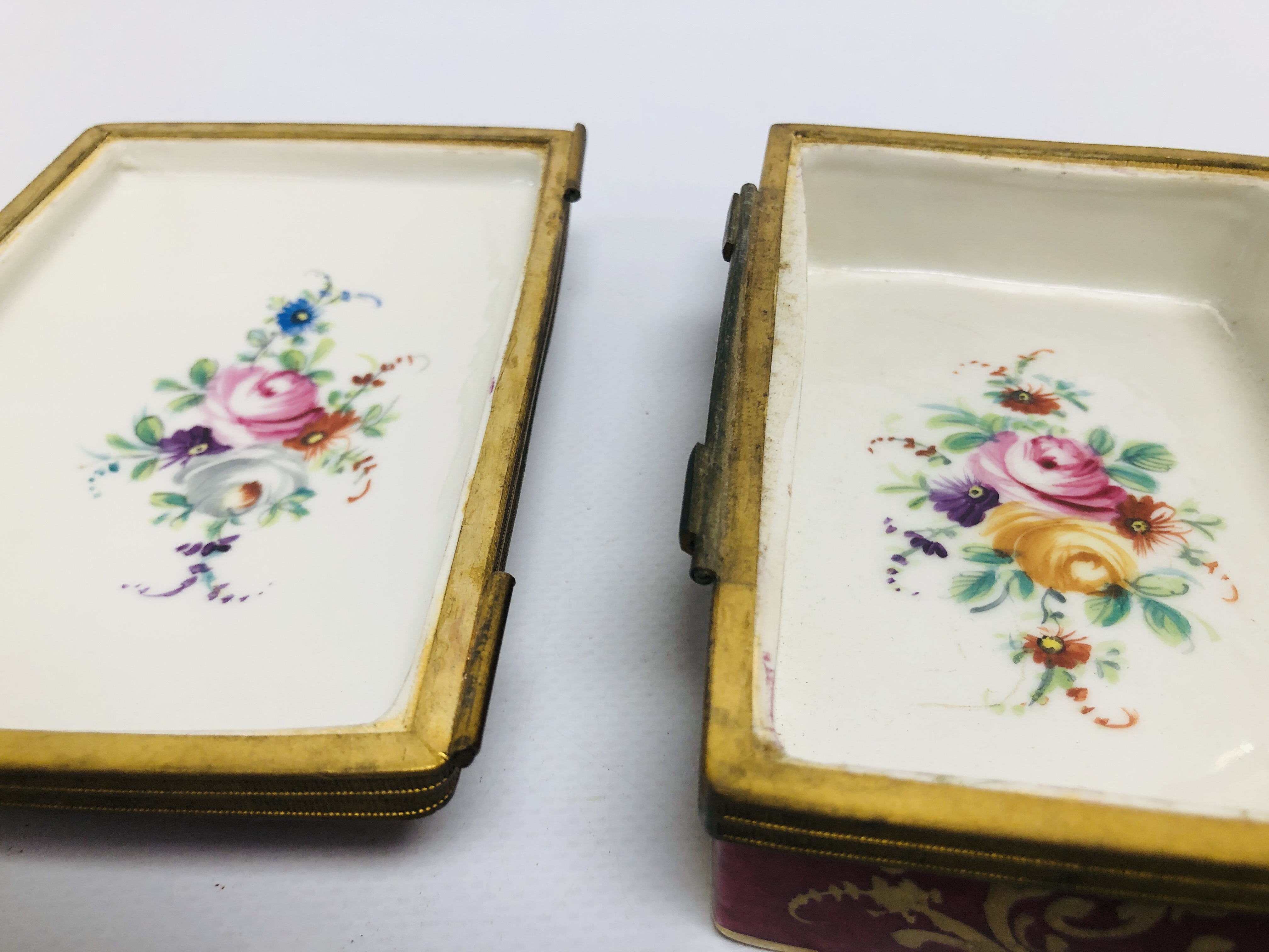 A C19th FRENCH HARDPASTE BOX WITH FLORAL DECORATION (HINGE BROKEN) W 14CM. - Image 9 of 10