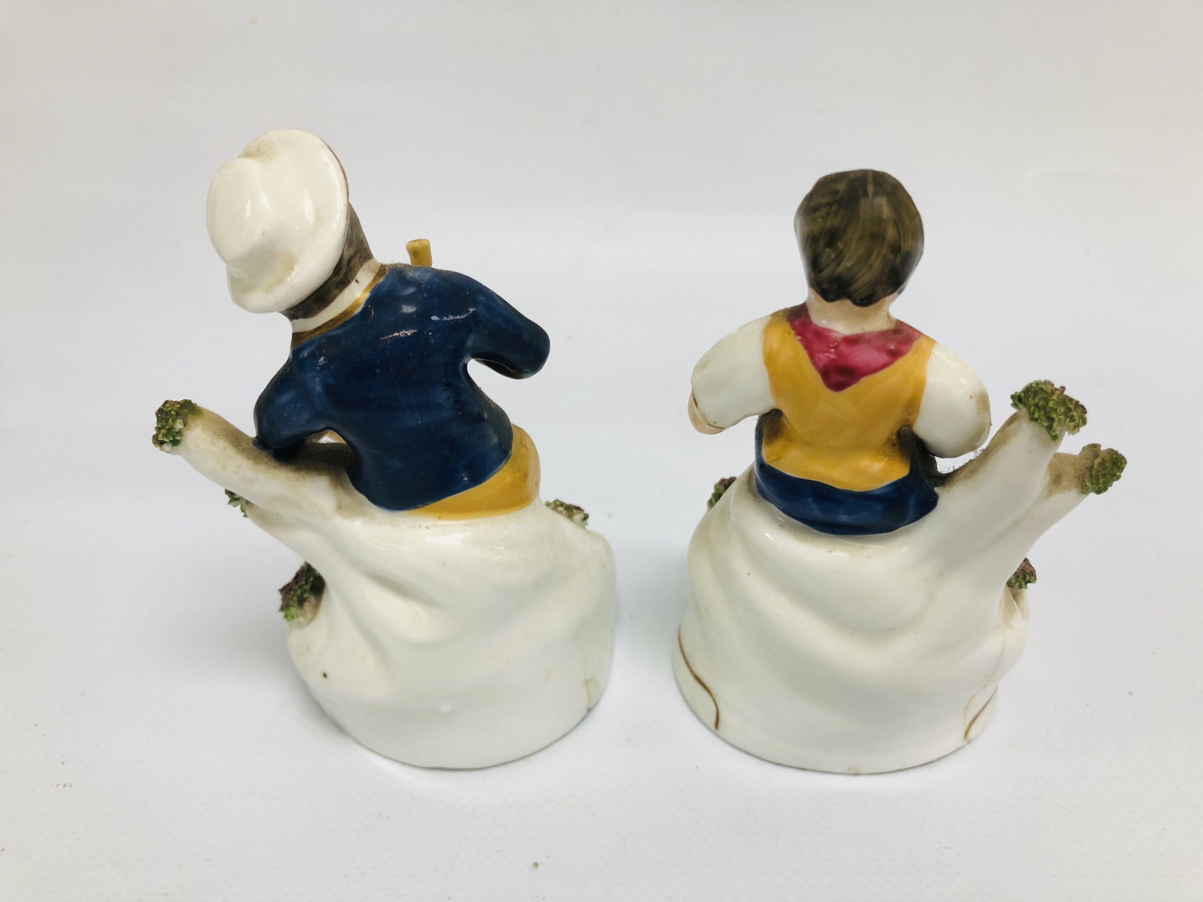 COLLECTION OF STAFFORDSHIRE TO INCLUDE A PAIR OF PORCELAIN MUSICIANS H 12CM A/F, - Image 16 of 23