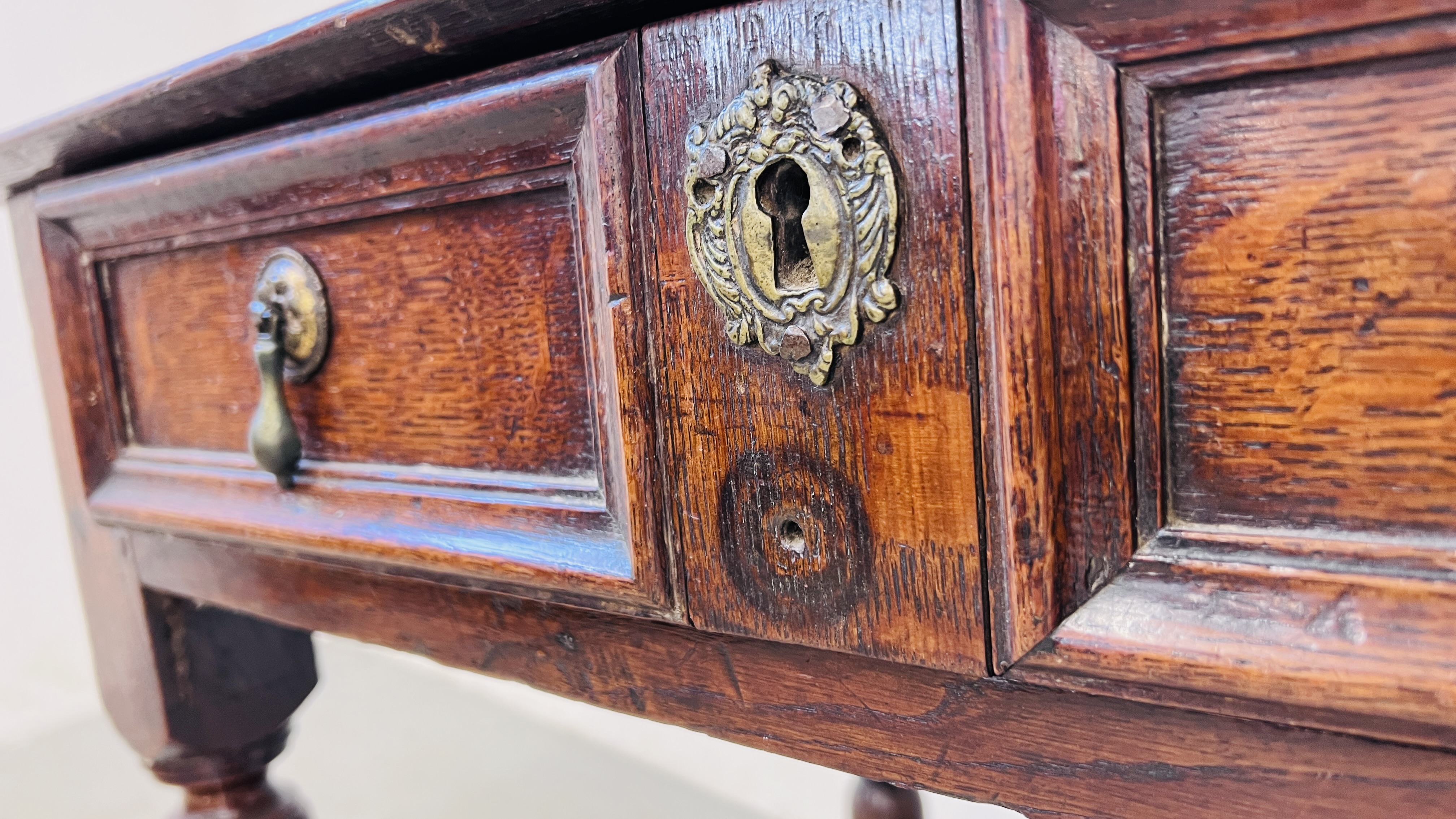 A LATE C17th OAK SINGLE DRAWER SIDE TABLE WITH A WAVY X STRETCHER, W 88CM. - Image 12 of 15