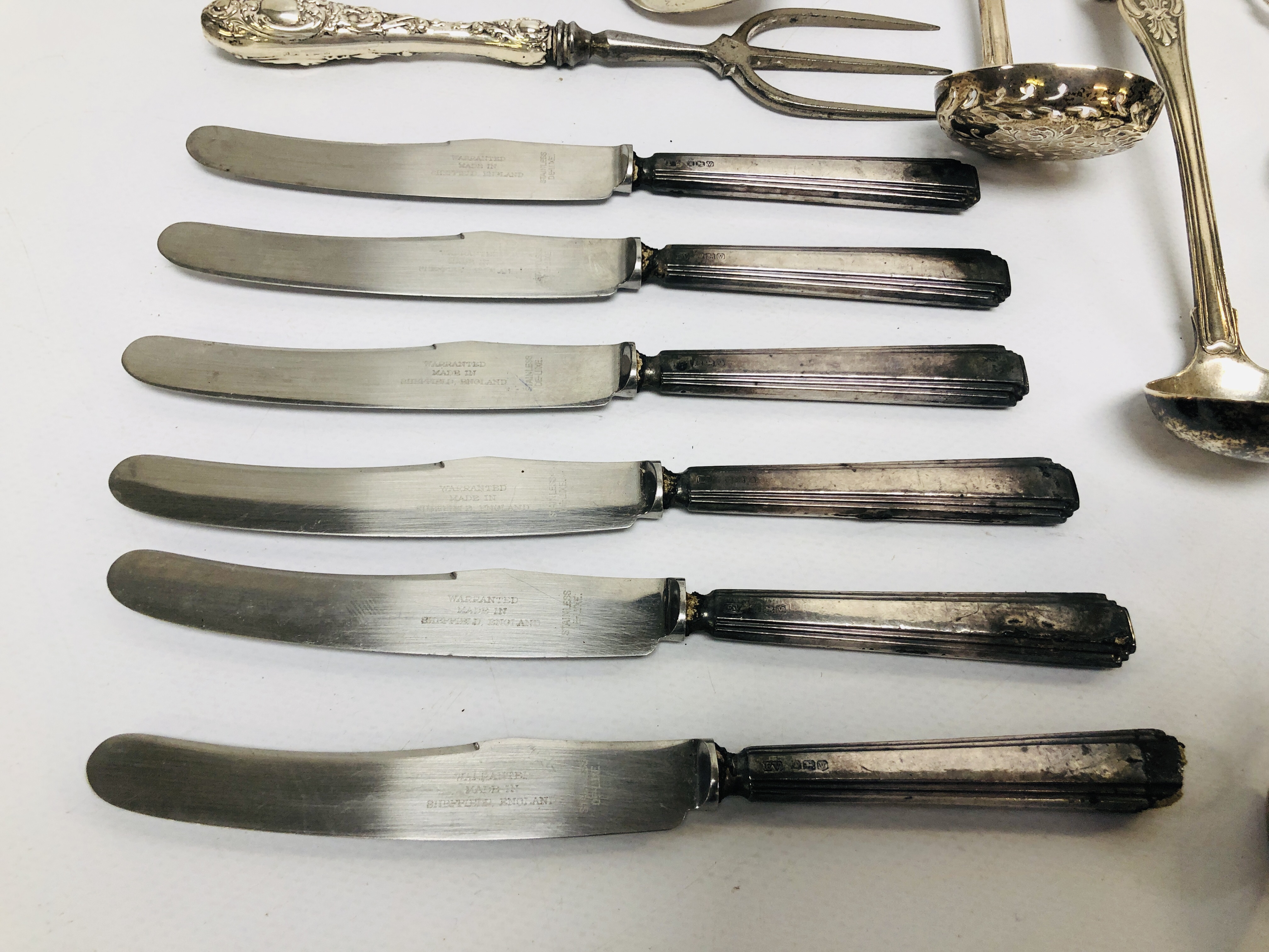 COLLECTION OF ASSORTED SILVER TO INCLUDE A LATE GEORGIAN KINGS PATTERN SAUCE LADLE BY WILLIAM ELEY, - Bild 2 aus 9