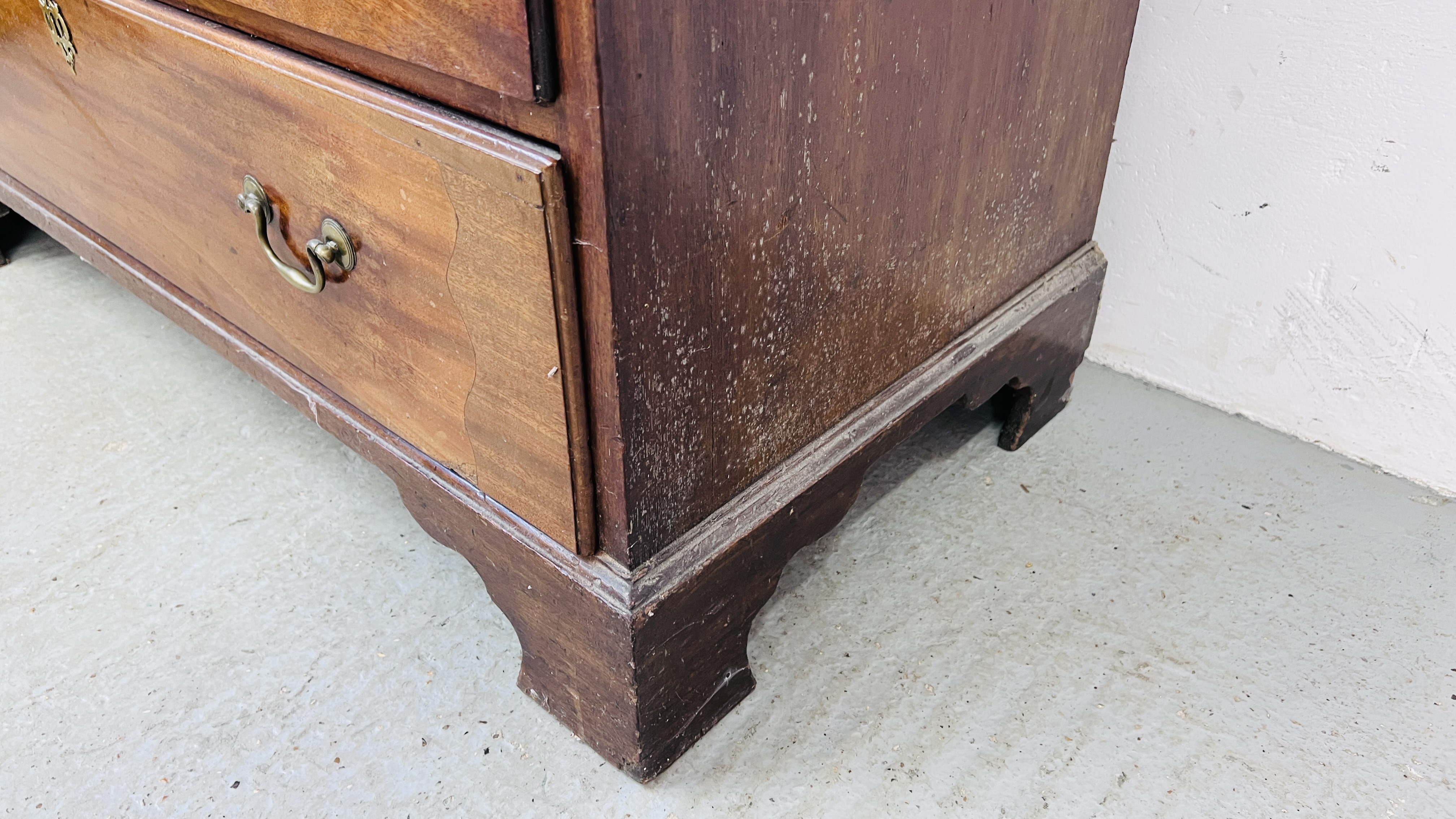 A GEORGE III MAHOGANY CHEST ON CHEST, RETAINING ORIGINAL HANDLES, THE BASE WITH BRUSHING SLIDE, - Image 11 of 17