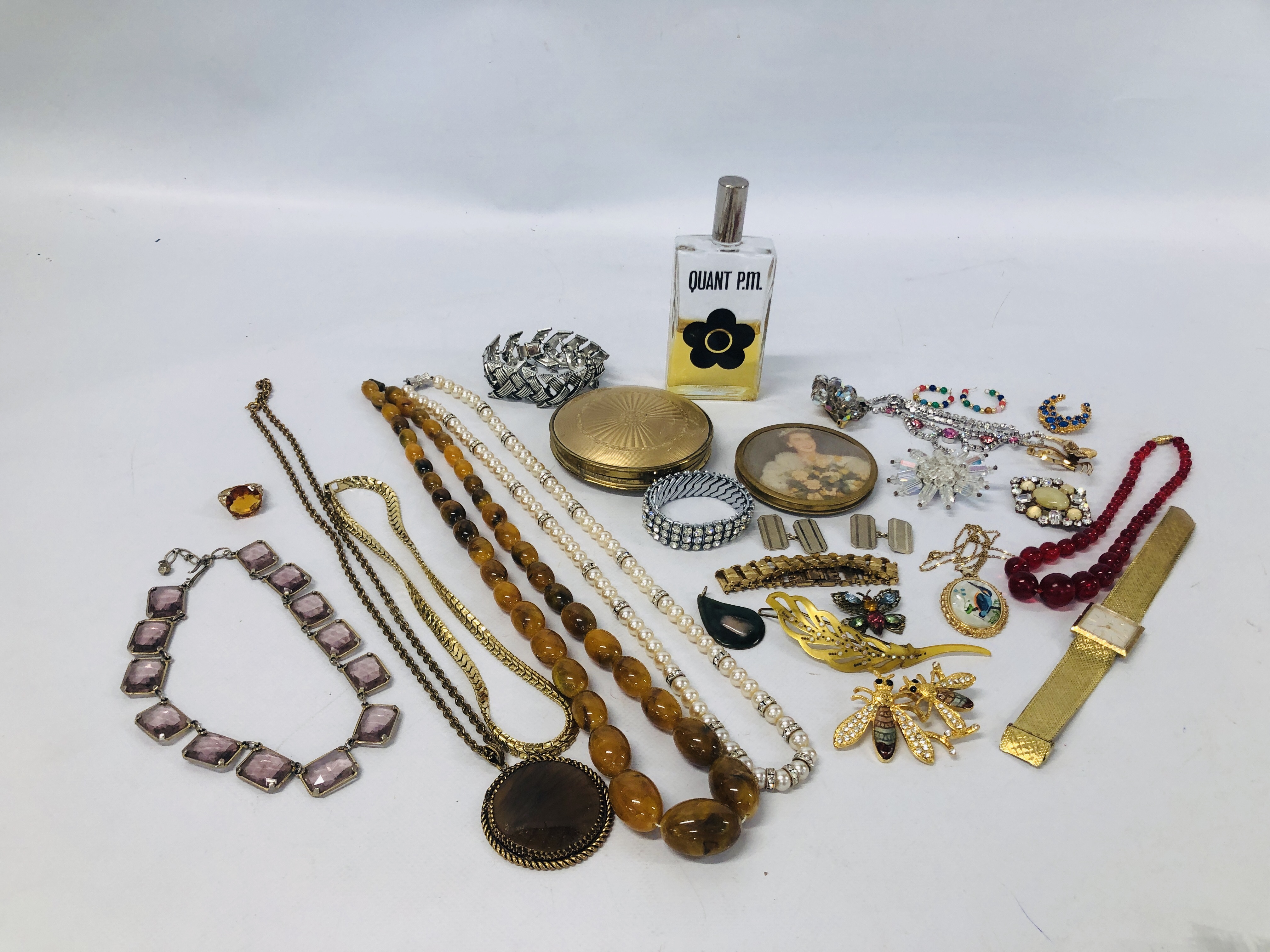 A BOX OF VINTAGE COSTUME JEWELLERY TO INCLUDE BEADS,