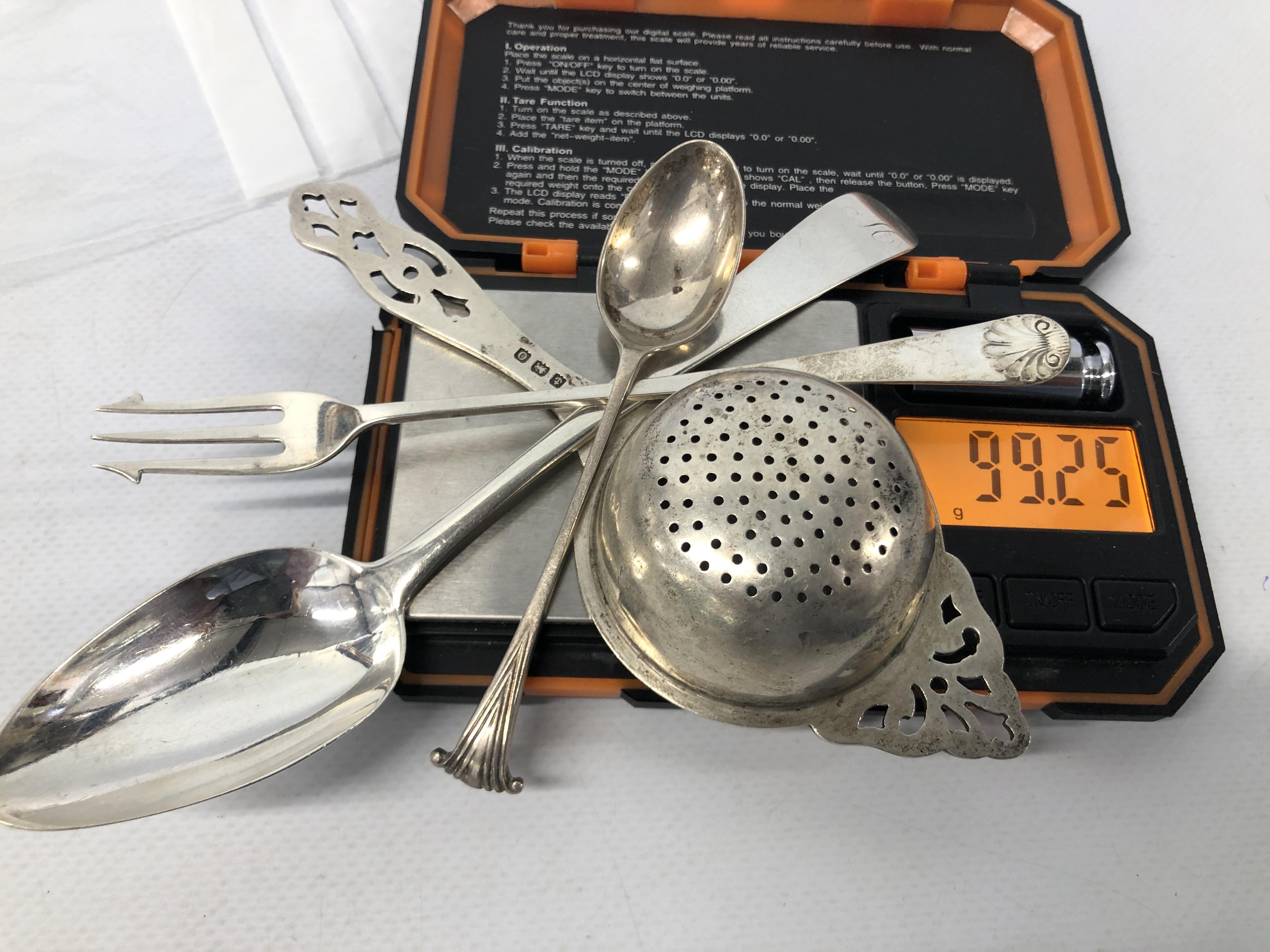 A SILVER PICKLE FORK, SHELL PATTERN, SHEFFIELD 1902, ALONG WITH A DESSERT SPOON, EDINBURGH ASSAY, - Image 8 of 8