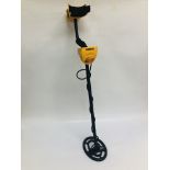 A GARRETT GRAPHIC TARGET METAL DETECTOR - SOLD AS SEEN