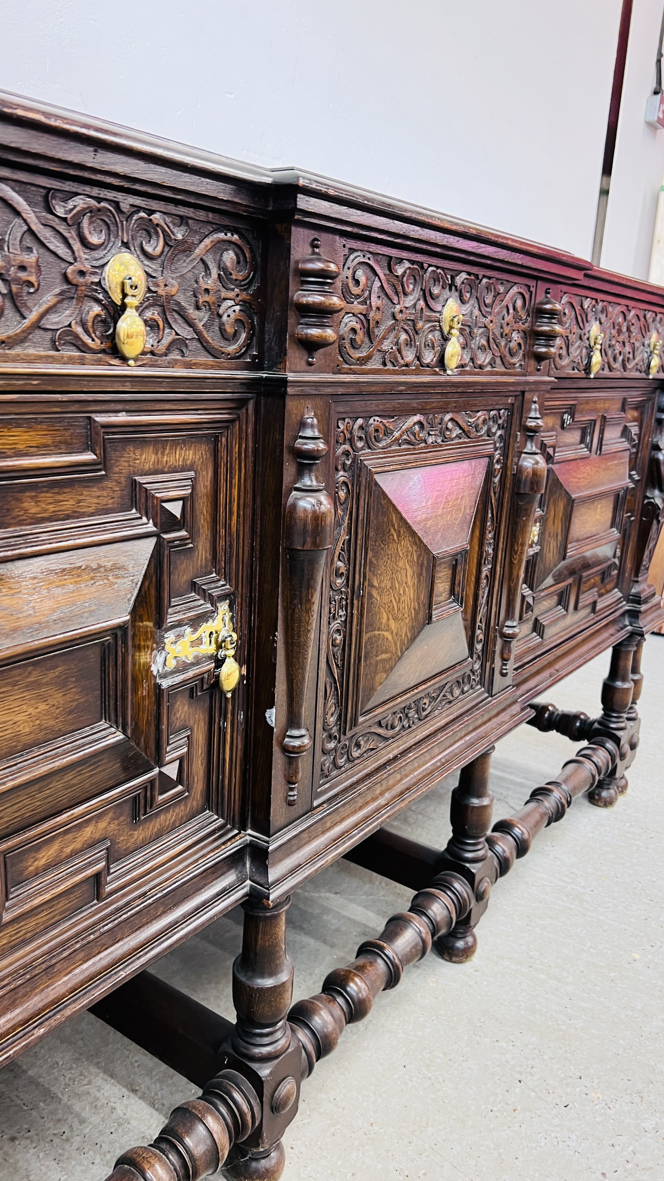 A C20TH CARVED OAK SIDEBOARD IN C17TH STYLE BY HAMPTONS OF LONDON W 198CM, D 66CM, H 101CM. - Bild 12 aus 18