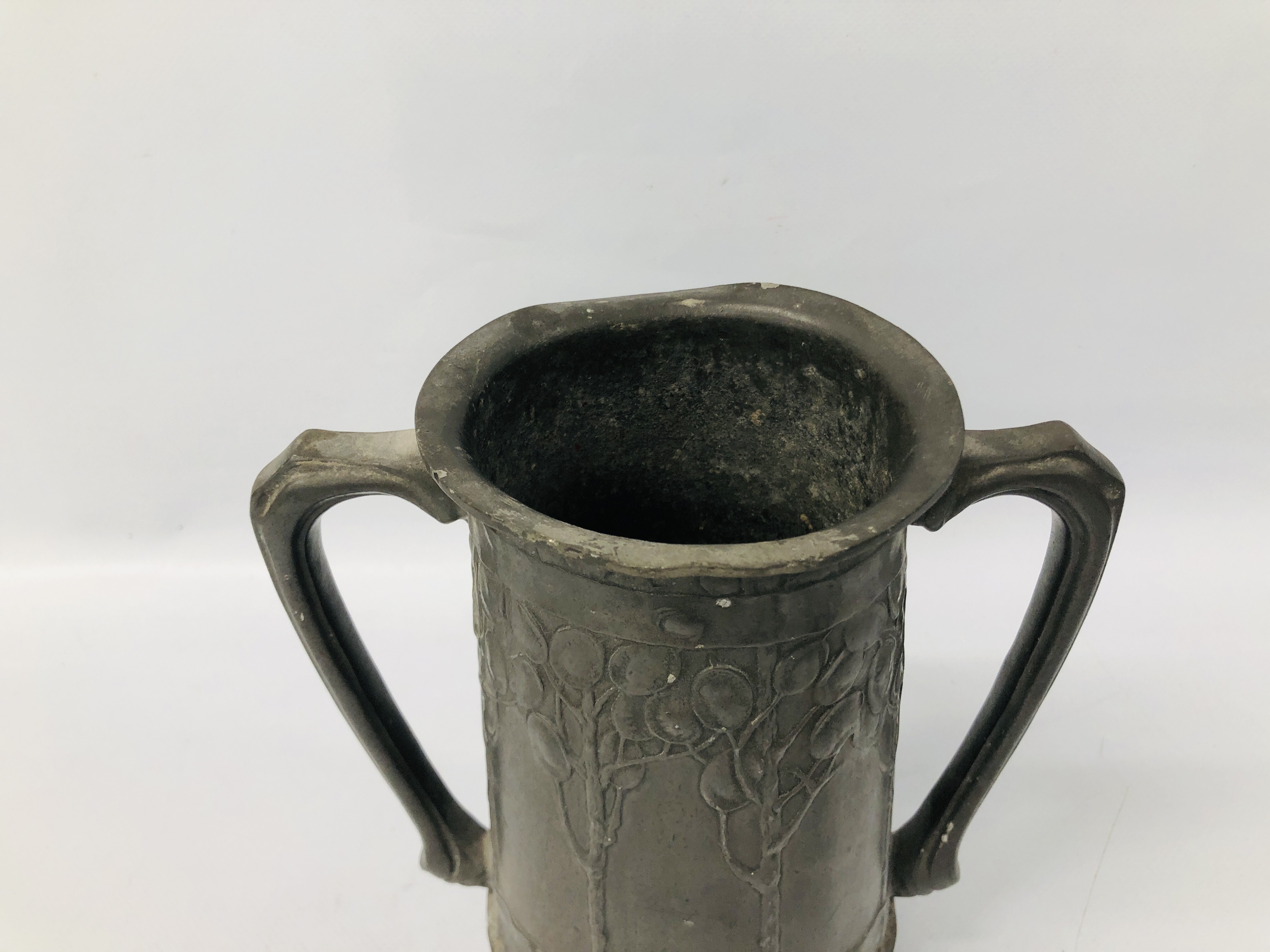 VINTAGE ARTS AND CRAFTS TUDRIC PEWTER TWO HANDLED TANKARD / VASE BEARING MAKERS MARK "LIBERTY & CO" - Image 2 of 10