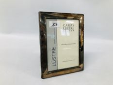 "CARRS LUSTRE" SILVER PHOTO FRAME IN ORIGINAL PRESENTATION BOX.