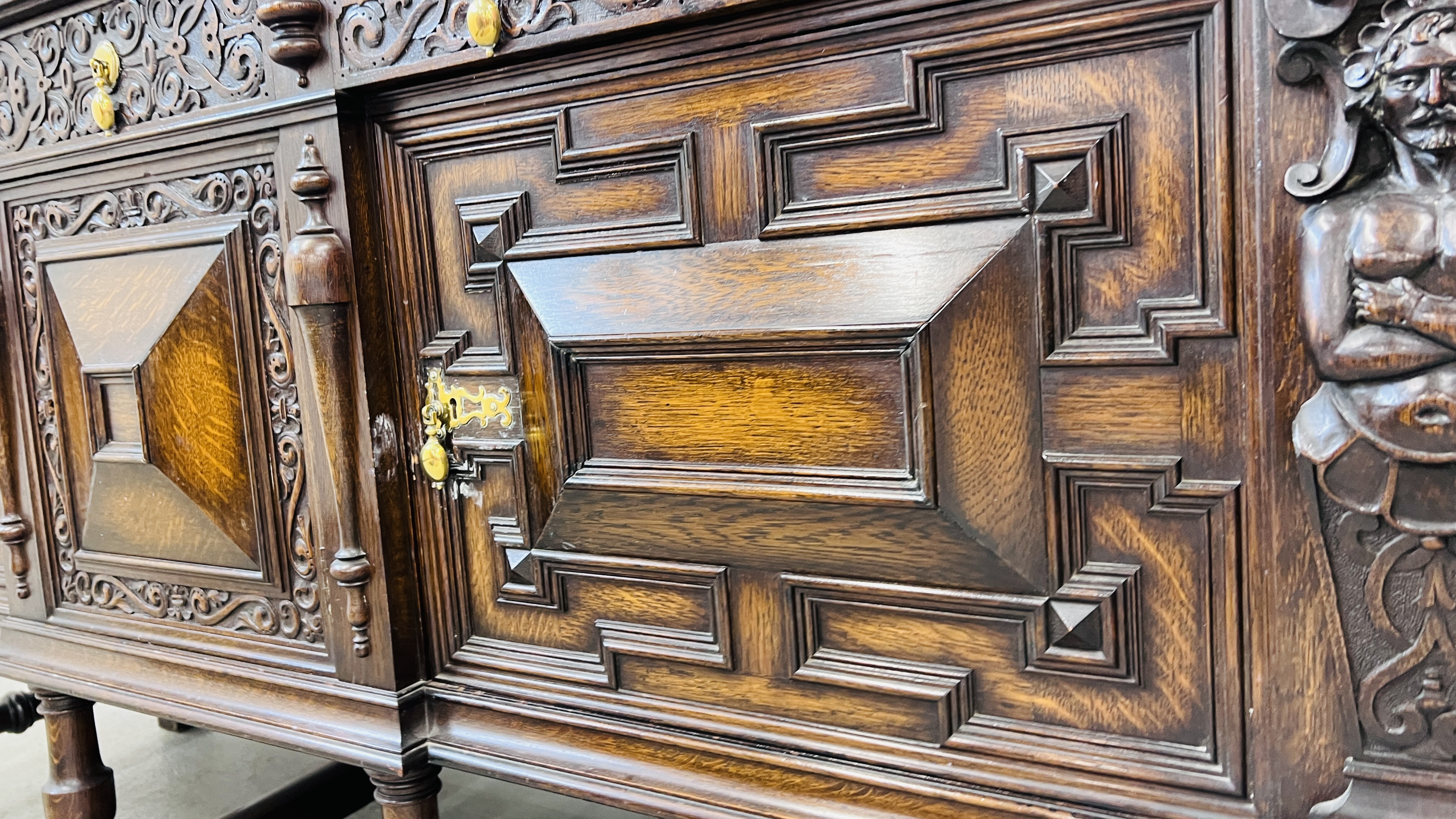 A C20TH CARVED OAK SIDEBOARD IN C17TH STYLE BY HAMPTONS OF LONDON W 198CM, D 66CM, H 101CM. - Bild 5 aus 18