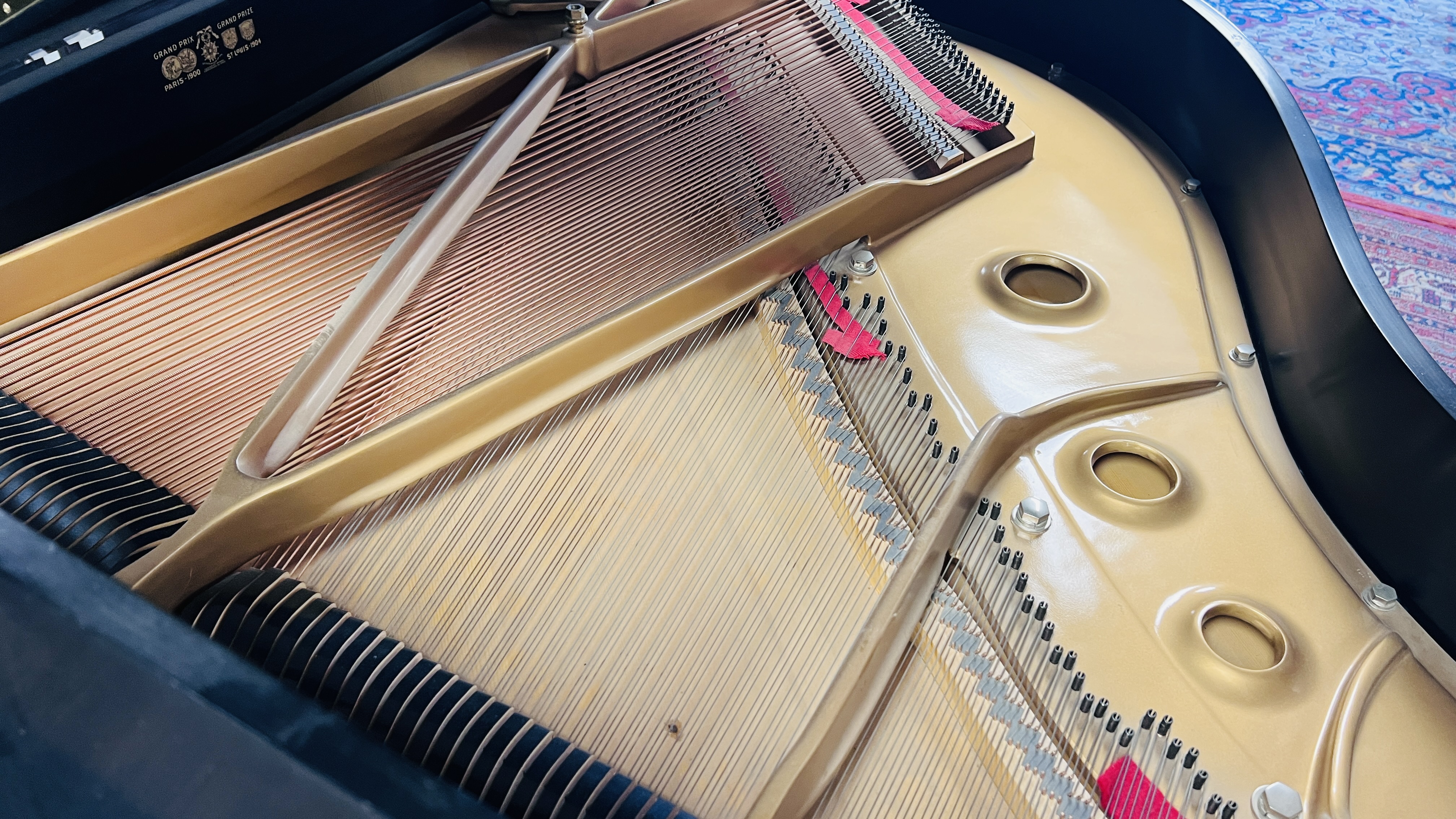 A BALDWIN BABY GRAND PIANO AND BUTTONED PIANO STOOL. - Image 20 of 23