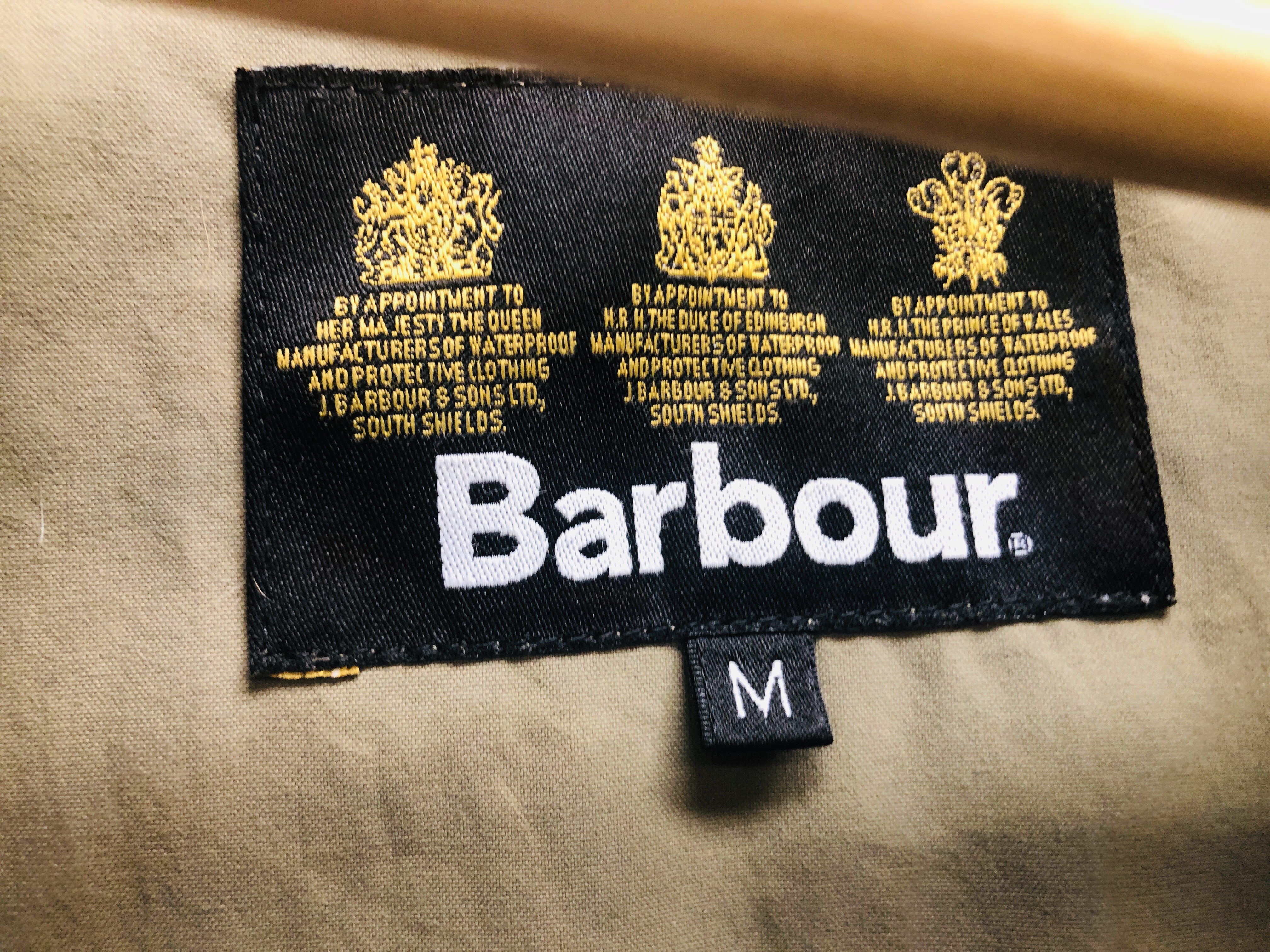 A LIGHT WEIGHT BARBOUR COAT SIZE MEDIUM - Image 5 of 7