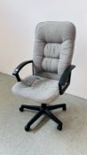 A GREY UPHOLSTERED EXECUTIVE HOME OFFICE CHAIR.