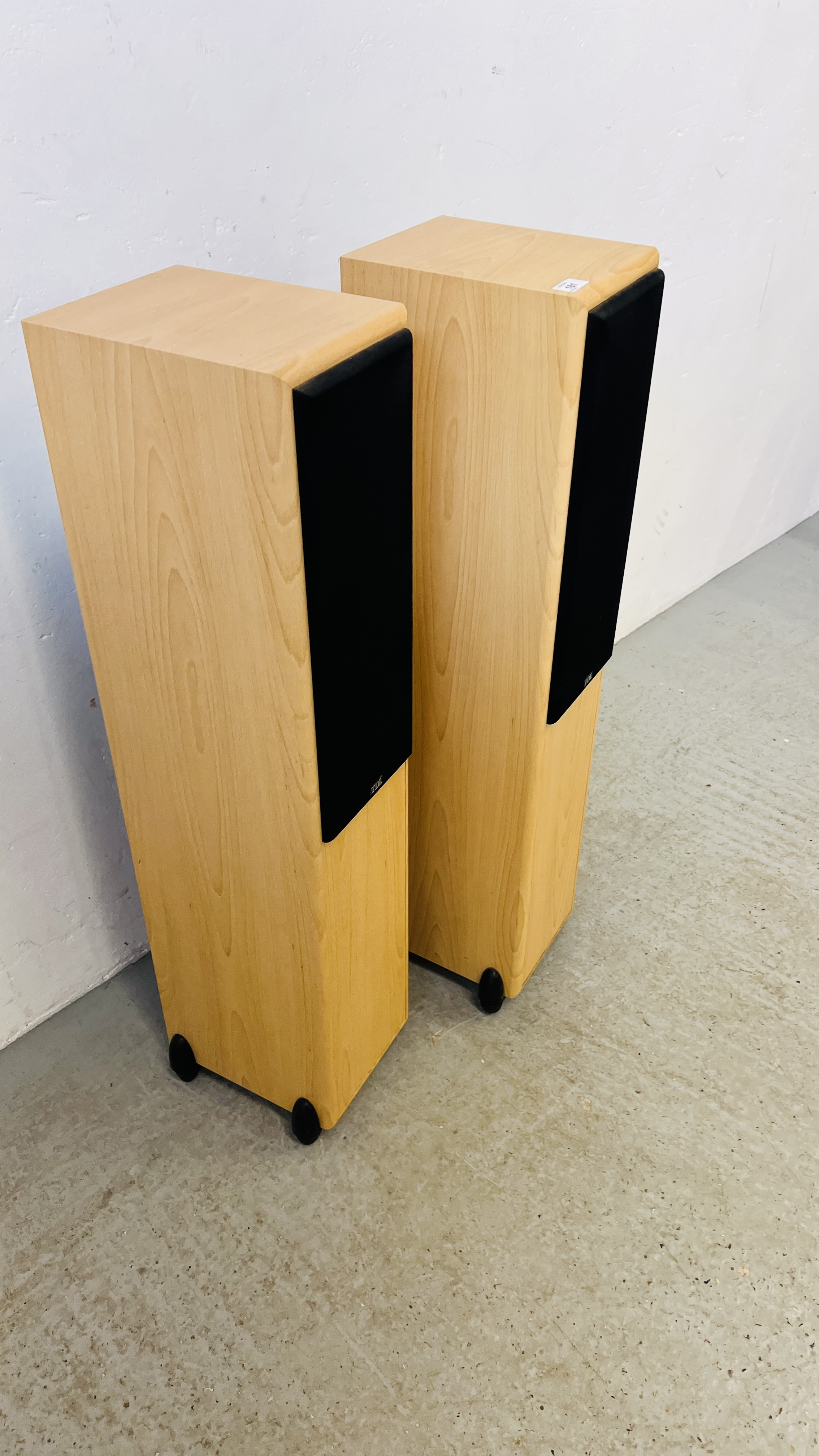 A PAIR OF TDL NUCLEUS KV6 SPEAKERS W 20CM, D 27CM, H 100CM - SOLD AS SEEN. - Image 5 of 8