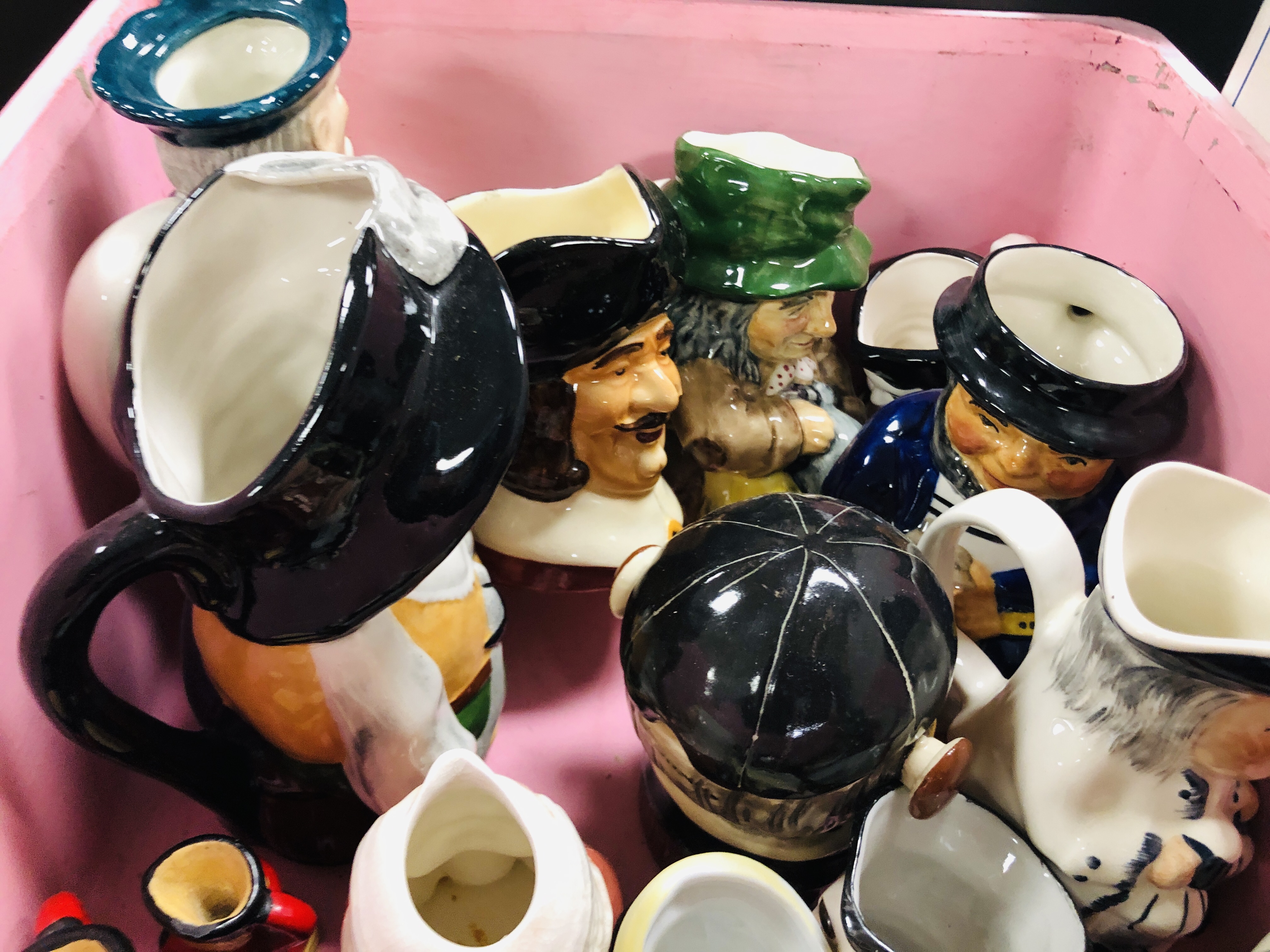4 X BOXES OF ASSORTED SUNDRY CHINA AND COLLECTABLE'S TO INCLUDE TOBY / CHARACTER JUGS, - Bild 3 aus 16