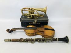 THREE VINTAGE MUSICAL INSTRUMENTS TO INCLUDE A CASED BRASS LARK TRUMPET MODEL M4045 A/F,