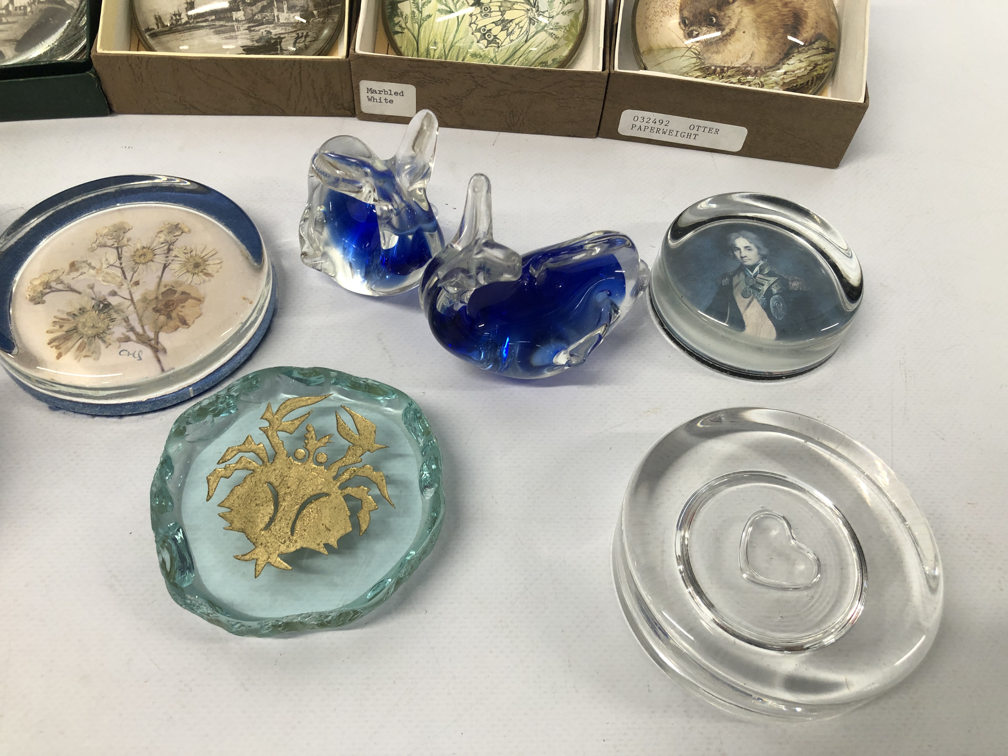 COLLECTION OF 18 VARIOUS PAPERWEIGHTS INCLUDING ART GLASS MDINA ETC. - Image 2 of 6