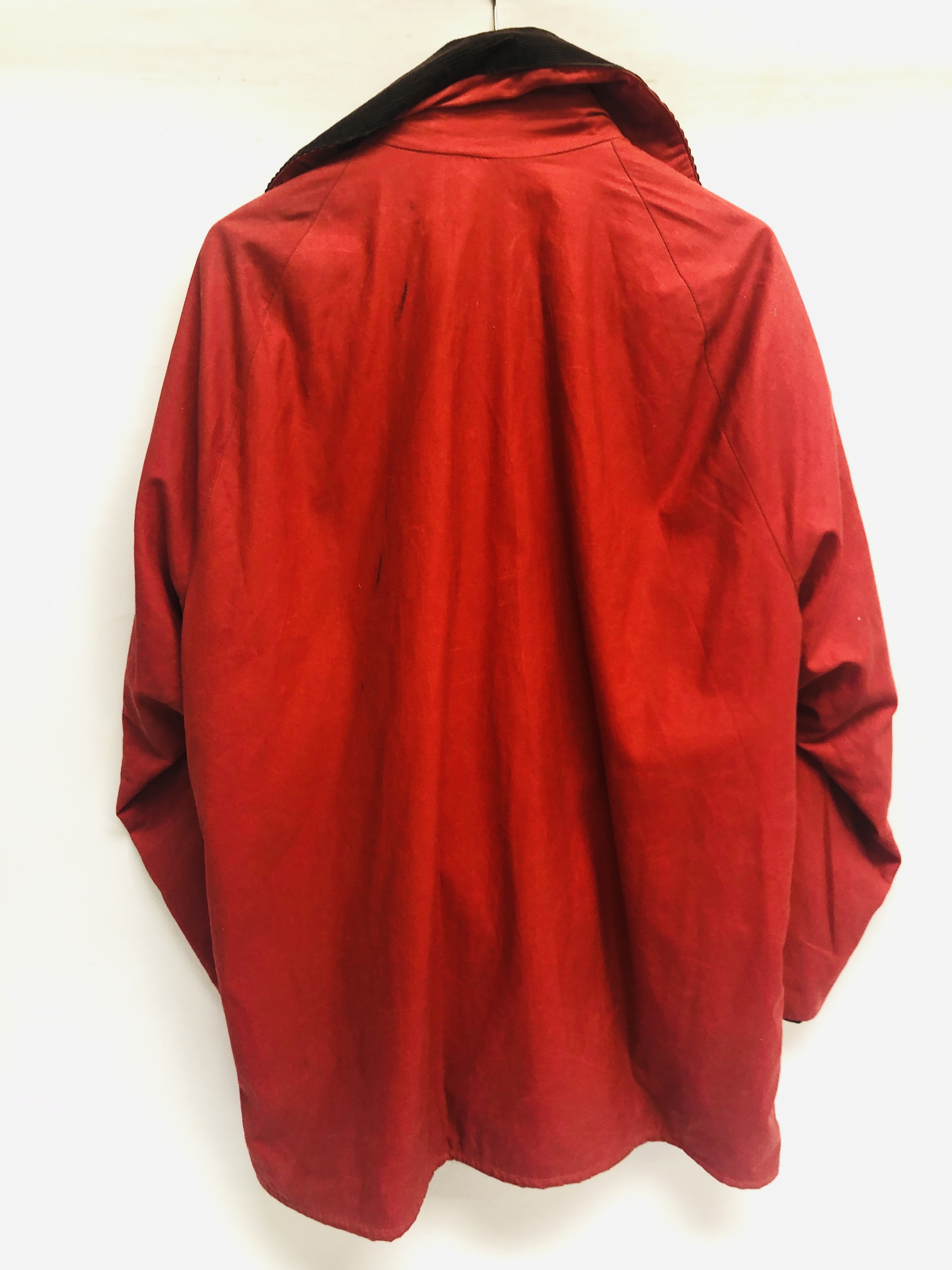 A BEAUFORT LIGHT WEIGHT BARBOUR COAT RED, - Image 8 of 9