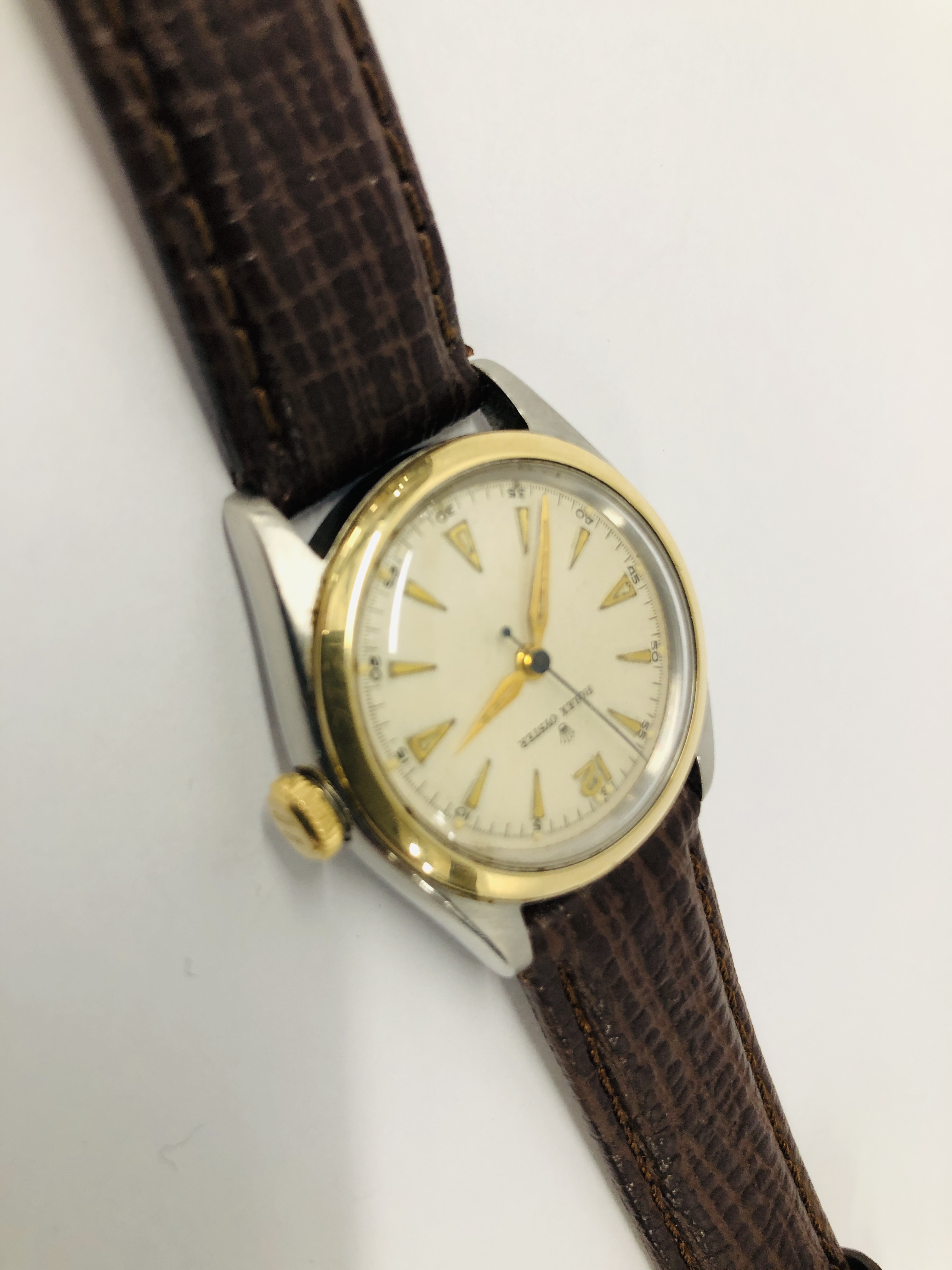 A VINTAGE CIRCA 1950 GENTLEMANS ROLEX OYSTER WRIST WATCH ON BROWN LEATHER REPLACEMENT STRAP. - Image 5 of 10