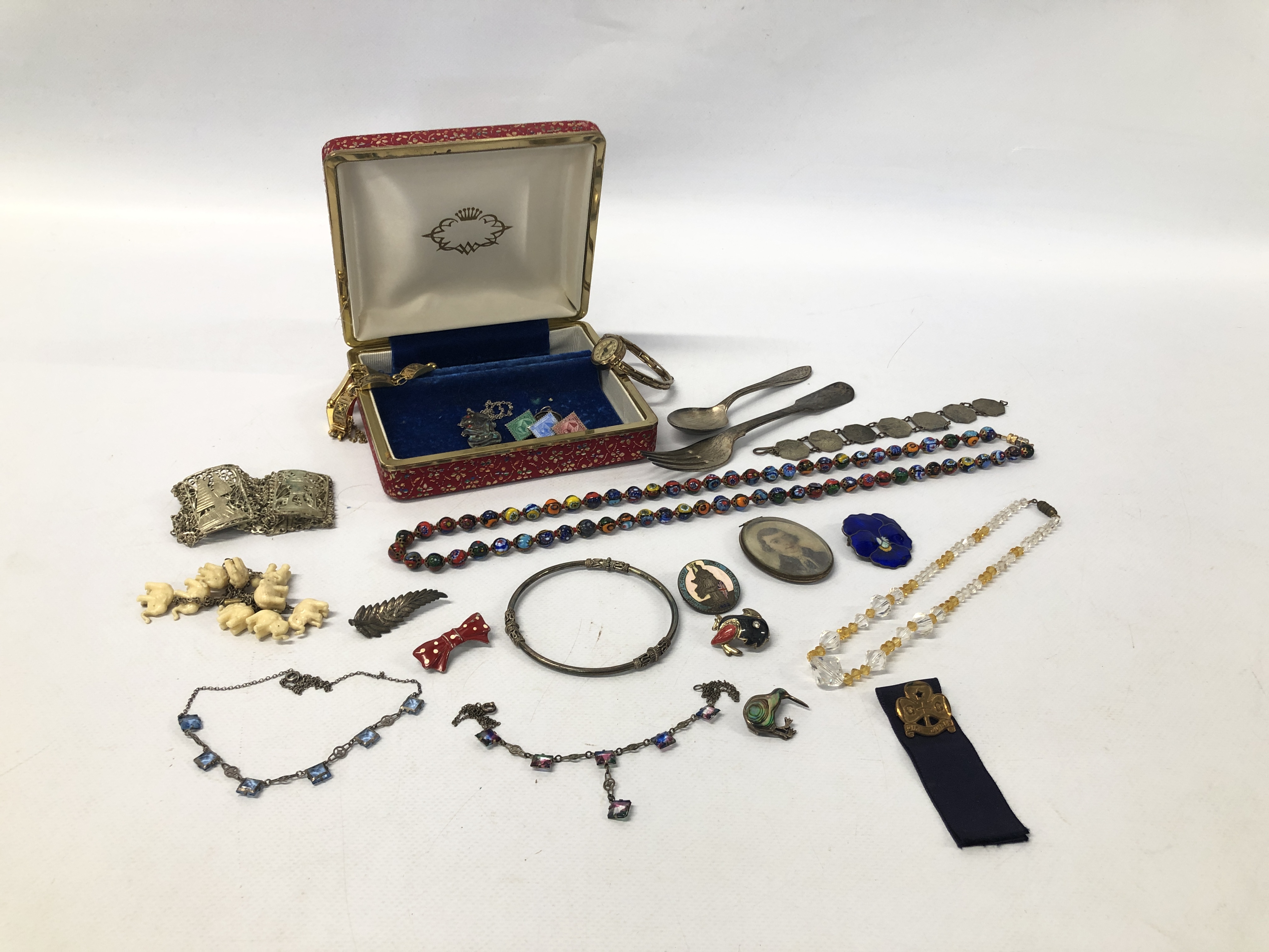 COLLECTION OF VINTAGE COSTUME AND SILVER JEWELLERY TO INCLUDE AN ORIGINAL OVAL PORTRAIT MINATURE,