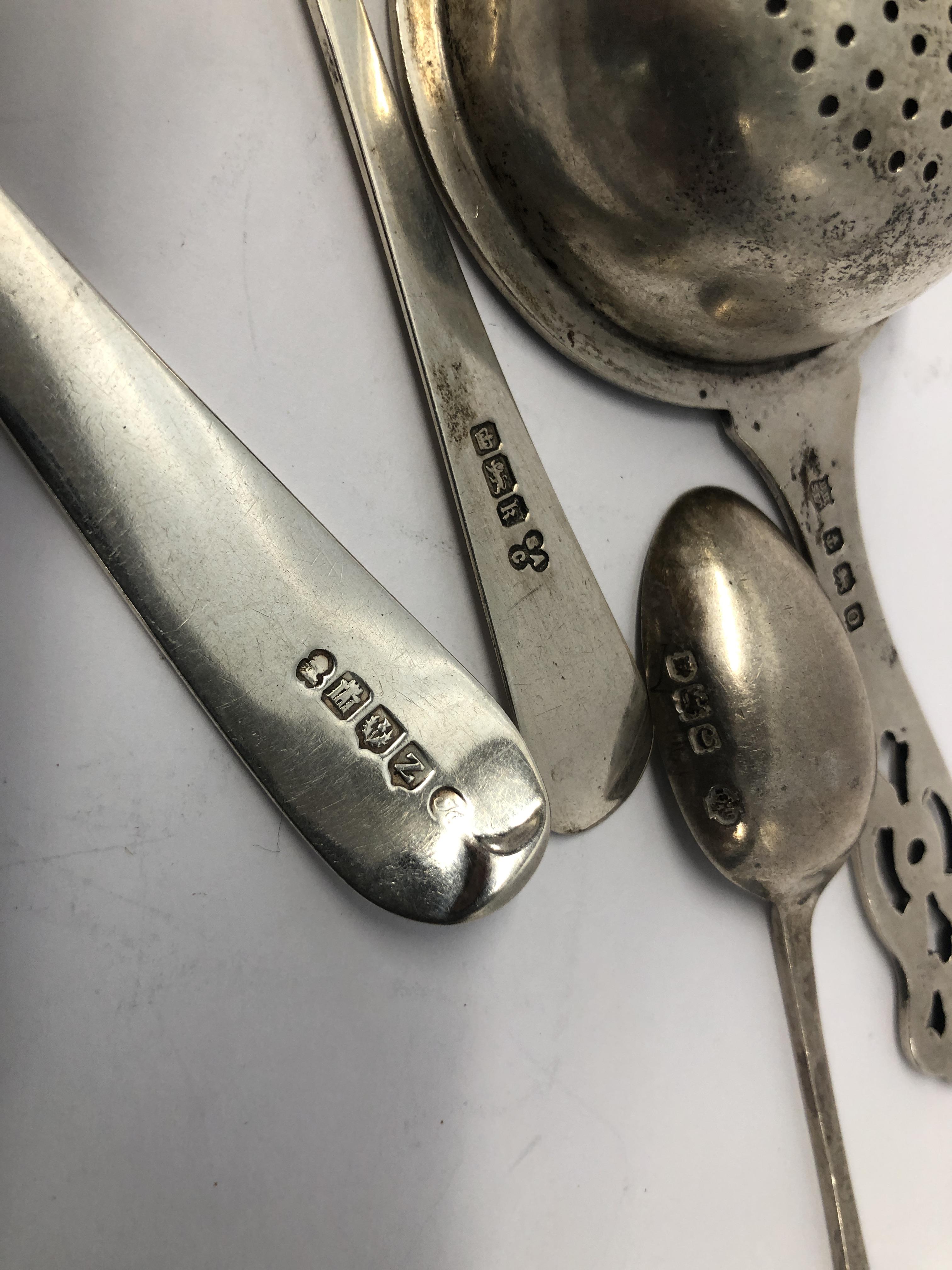 A SILVER PICKLE FORK, SHELL PATTERN, SHEFFIELD 1902, ALONG WITH A DESSERT SPOON, EDINBURGH ASSAY, - Image 5 of 8