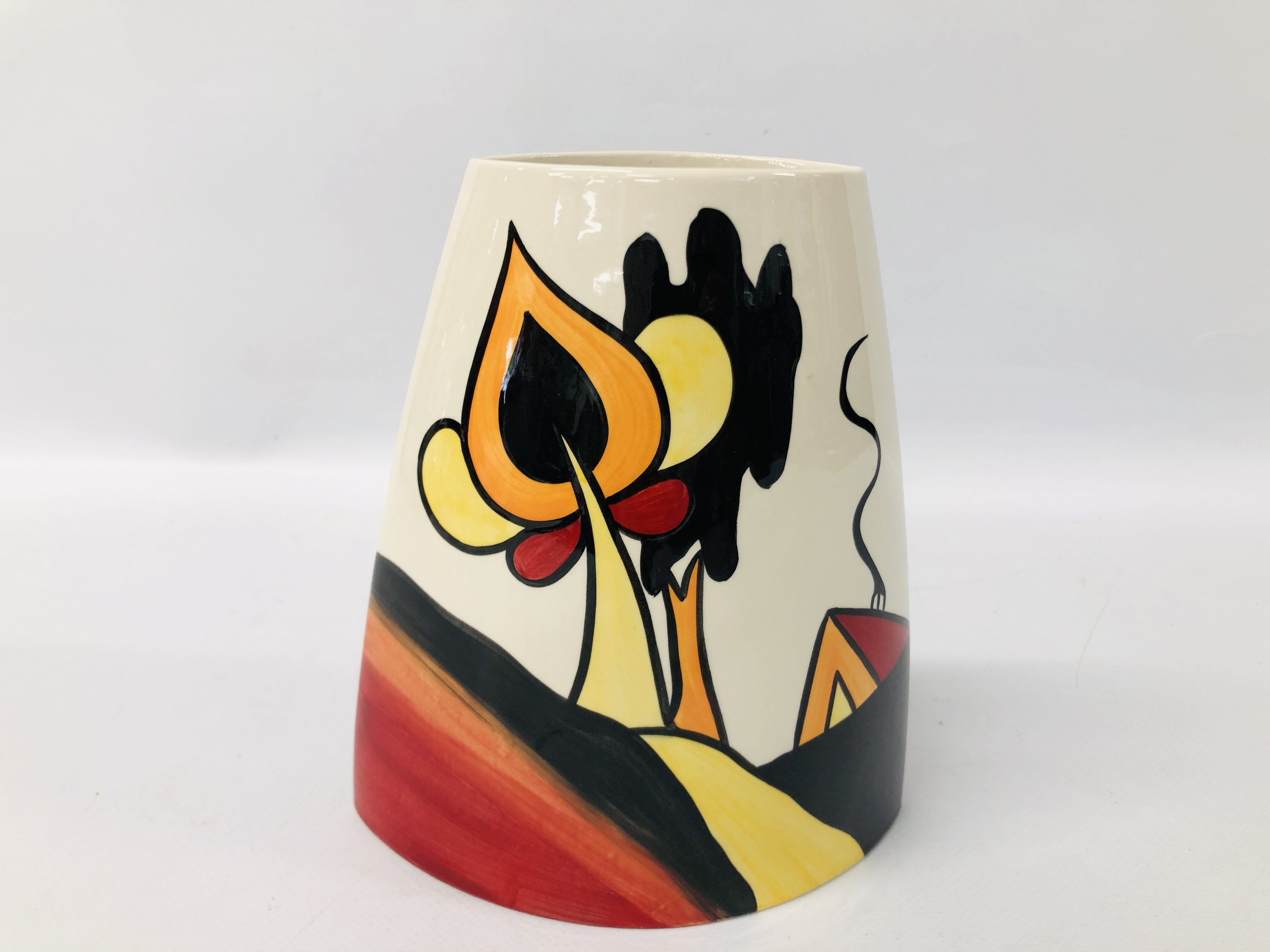 LORNA BAILEY "WOODROW WAY" VASE BEARING SIGNATURE, H 17.5CM.