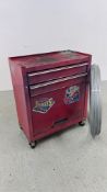A TWO DRAWER SINGLE DOOR METAL WORKSHOP TOOL CHEST AND REEL OF FENCING WIRE.