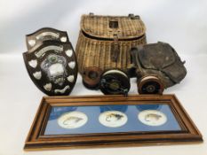 A VINTAGE WICKER FISHING CREEL ALONG WITH FOUR VINTAGE WOODEN AND BRASS CENTRE PIN FISHING REELS,