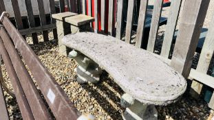 A CURVED CONCRETE GARDEN BENCH SUPPORTED BY OTTERS W 113CM ALONG WITH A PAIR OF CONCRETE PEDESTALS