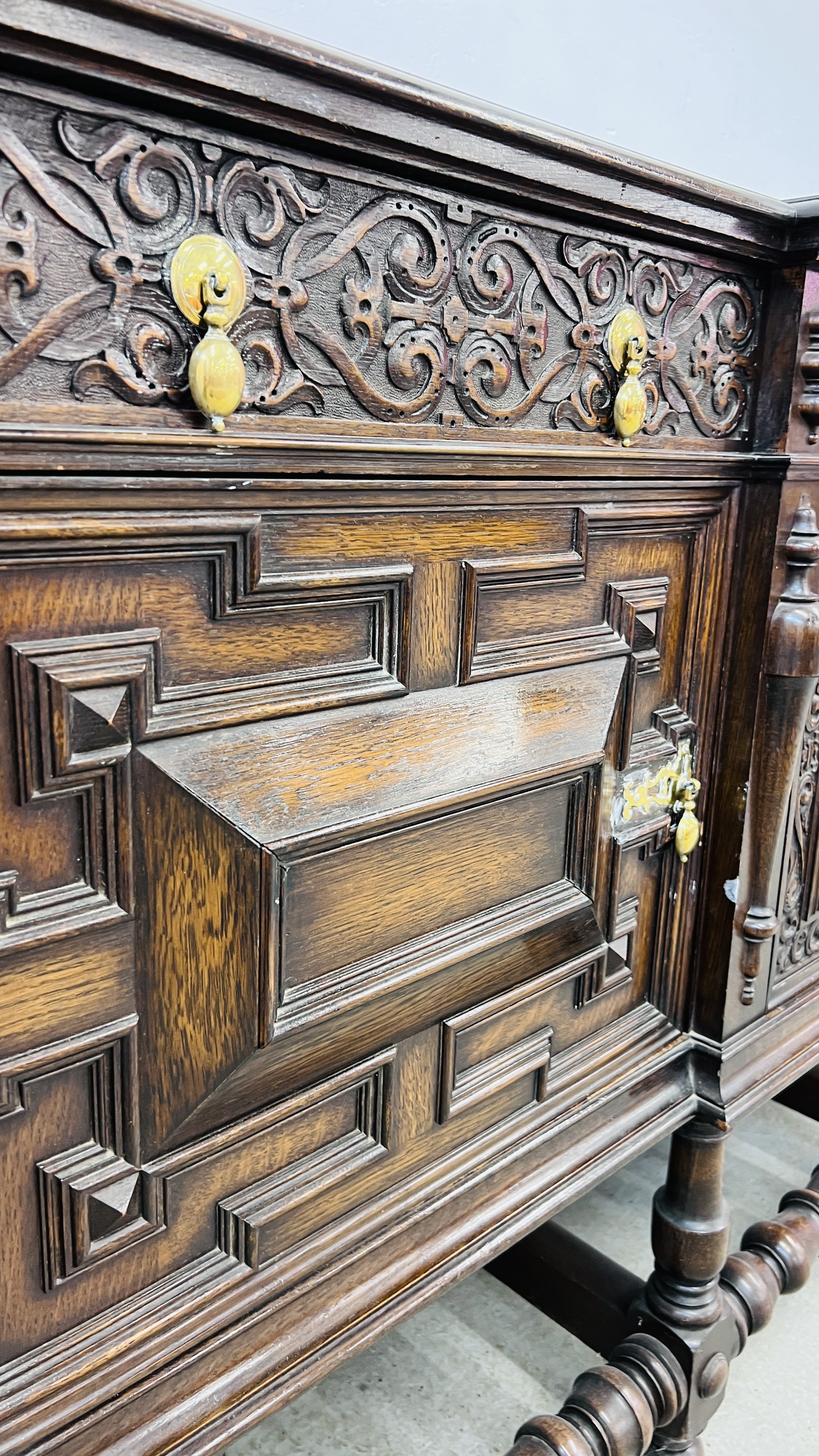 A C20TH CARVED OAK SIDEBOARD IN C17TH STYLE BY HAMPTONS OF LONDON W 198CM, D 66CM, H 101CM. - Bild 11 aus 18