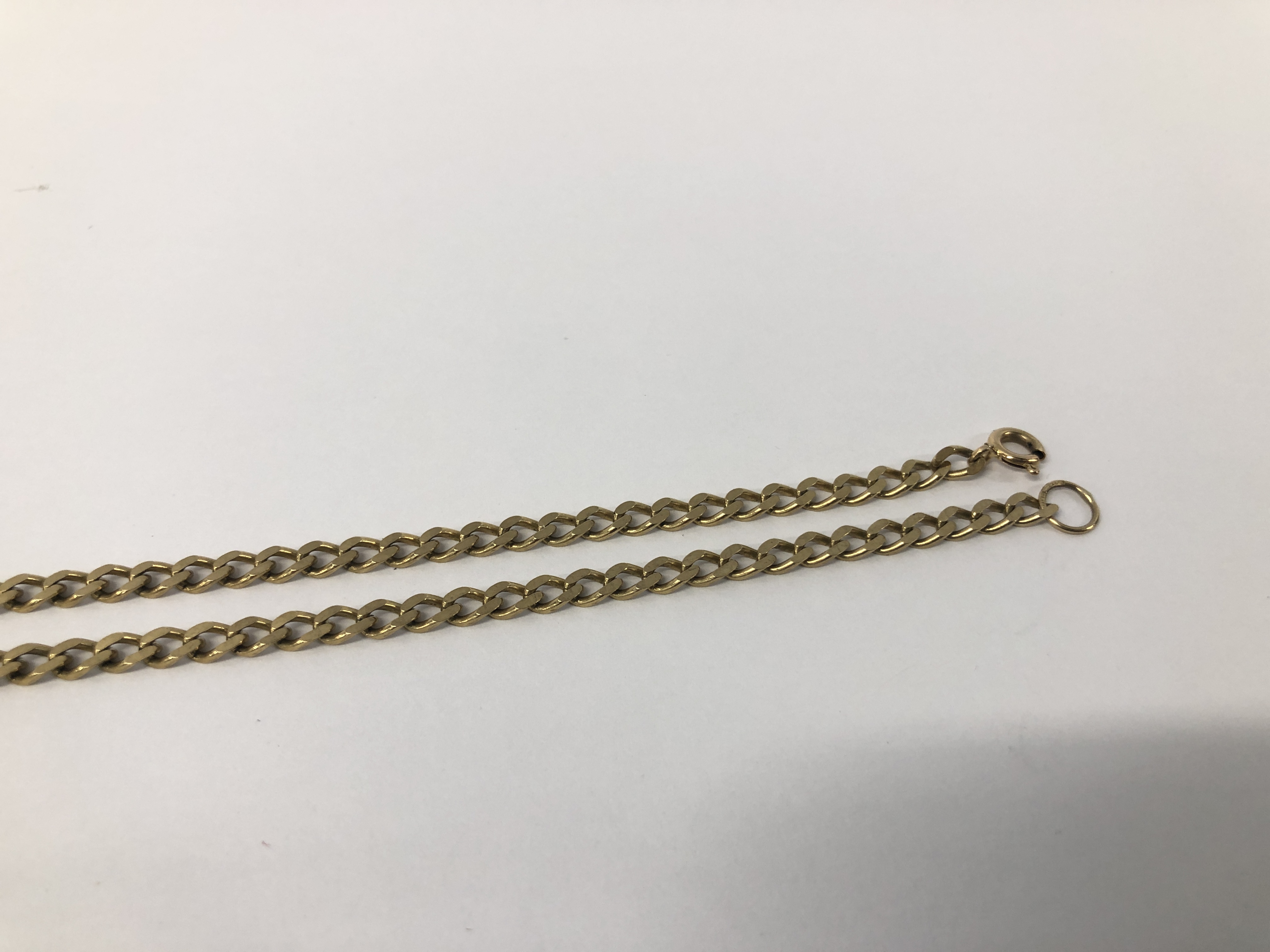 A 9CT GOLD CHAIN NECKLACE WITH FLAT OVAL LINKS, L 51CM. - Image 4 of 5