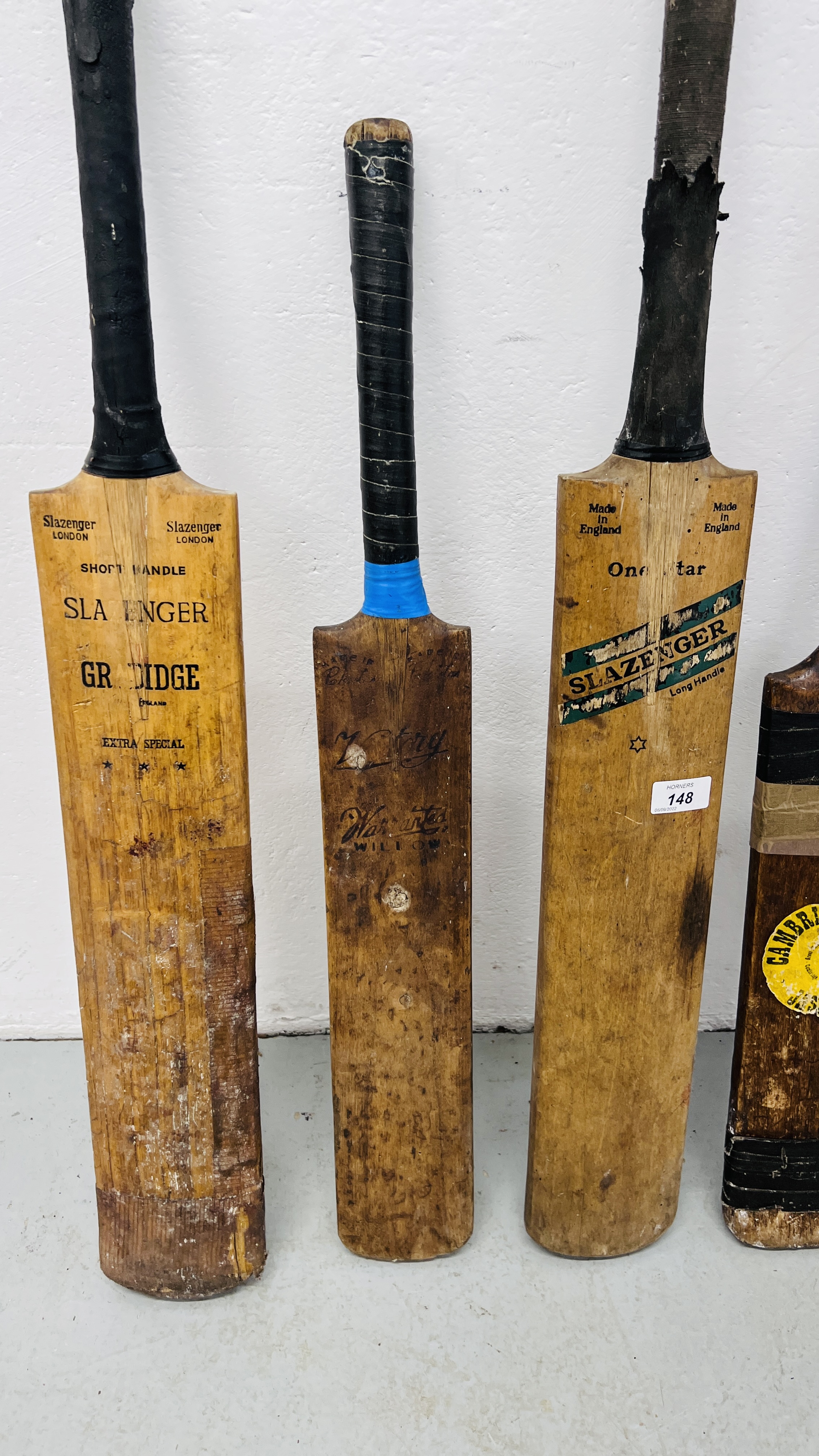 FIVE VINTAGE CRICKET BATS TO INCLUDE SLAZENGER, VICTORY WILLOW, - Image 3 of 5