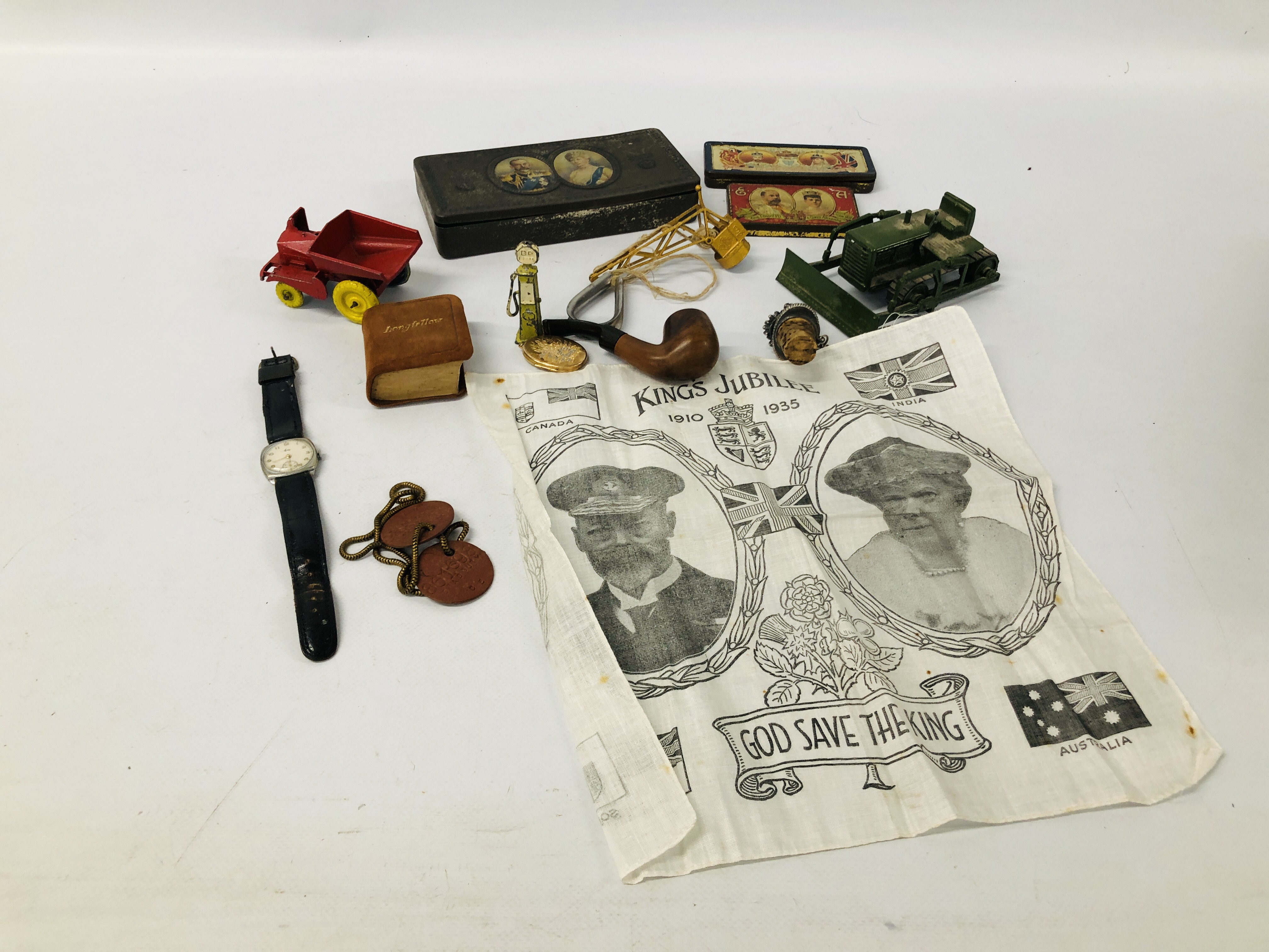 BOX OF COLLECTABLE'S TO INCLUDE TWO VINTAGE CORONATION SOUVENIR TINS OF LOCAL INTEREST + ONE OTHER - Image 12 of 13