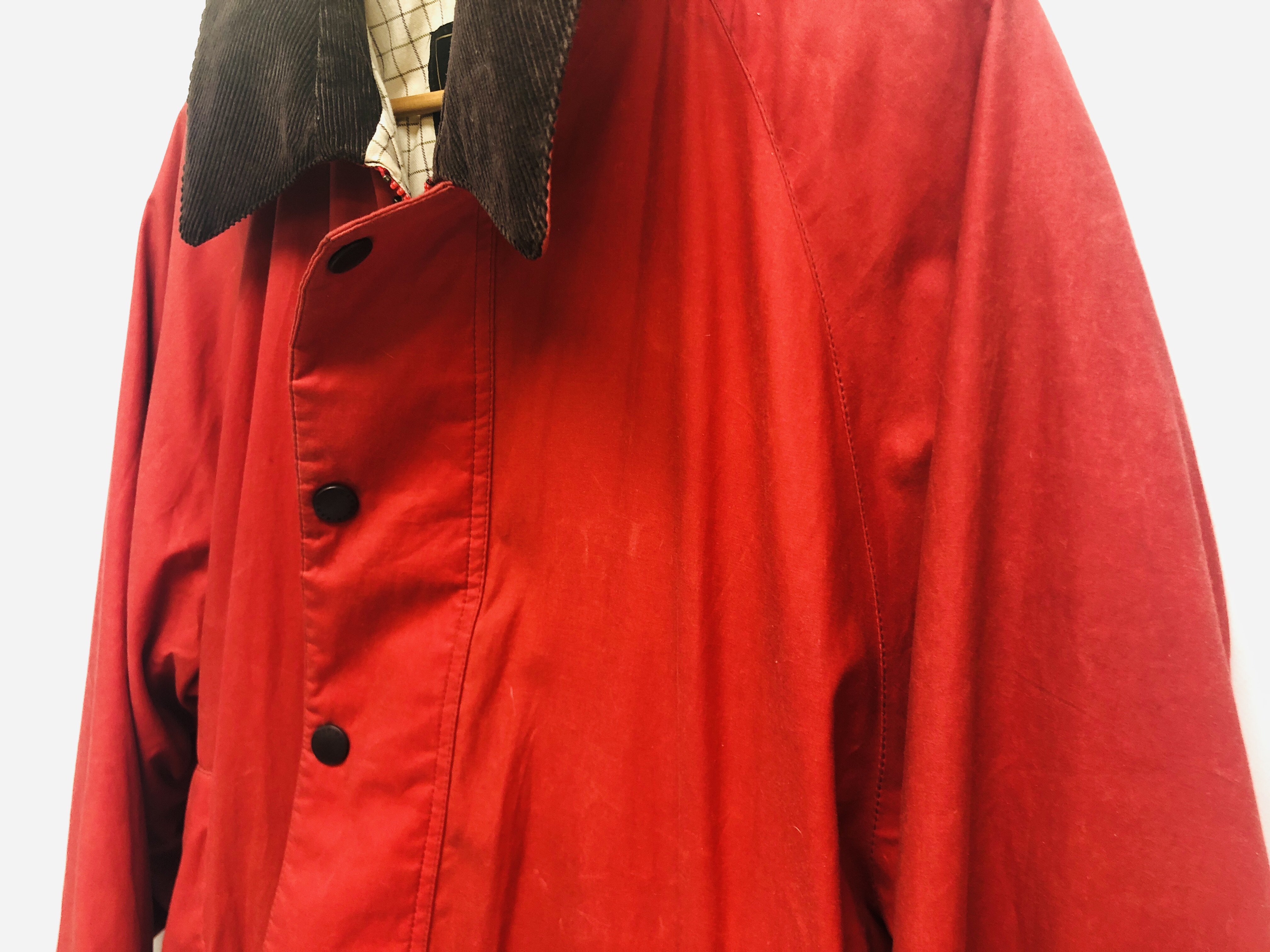 A BEAUFORT LIGHT WEIGHT BARBOUR COAT RED, - Image 3 of 9