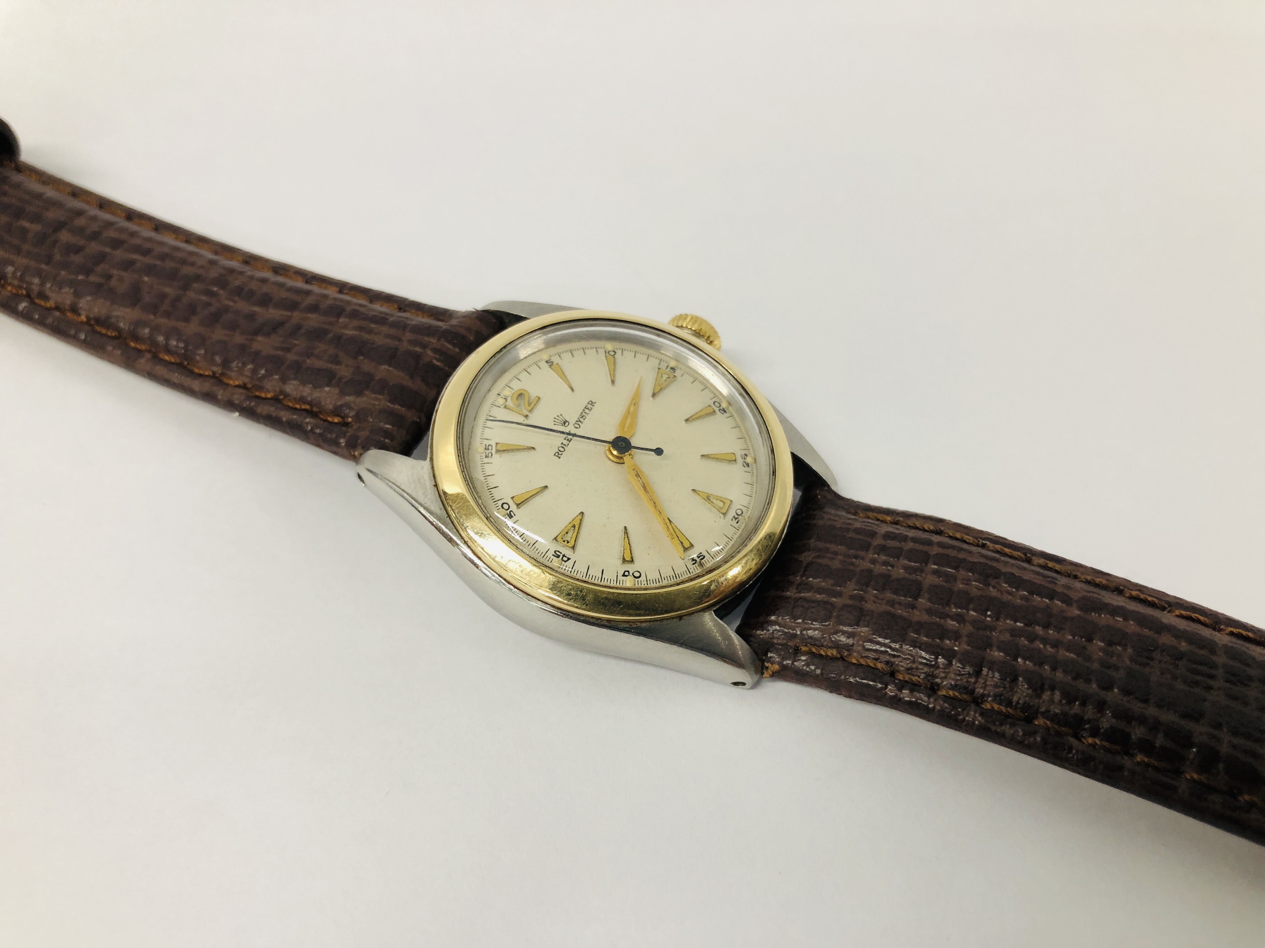 A VINTAGE CIRCA 1950 GENTLEMANS ROLEX OYSTER WRIST WATCH ON BROWN LEATHER REPLACEMENT STRAP. - Image 2 of 10