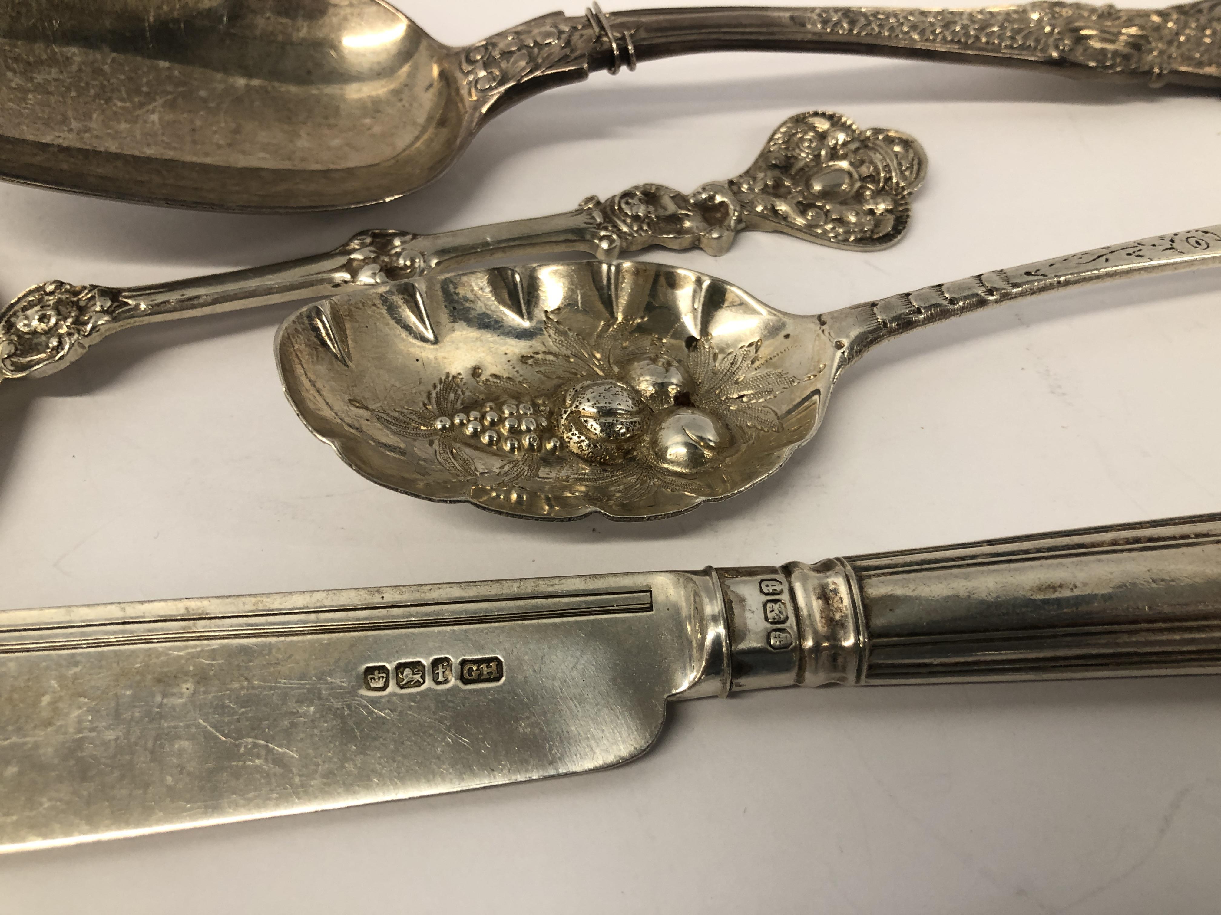 3 VARIOUS SILVER FRUIT SPOONS, GEORGIAN AND LATER, ALONG WITH CAKE KNIFE, SHEFFIELD ASSAY, - Image 3 of 9