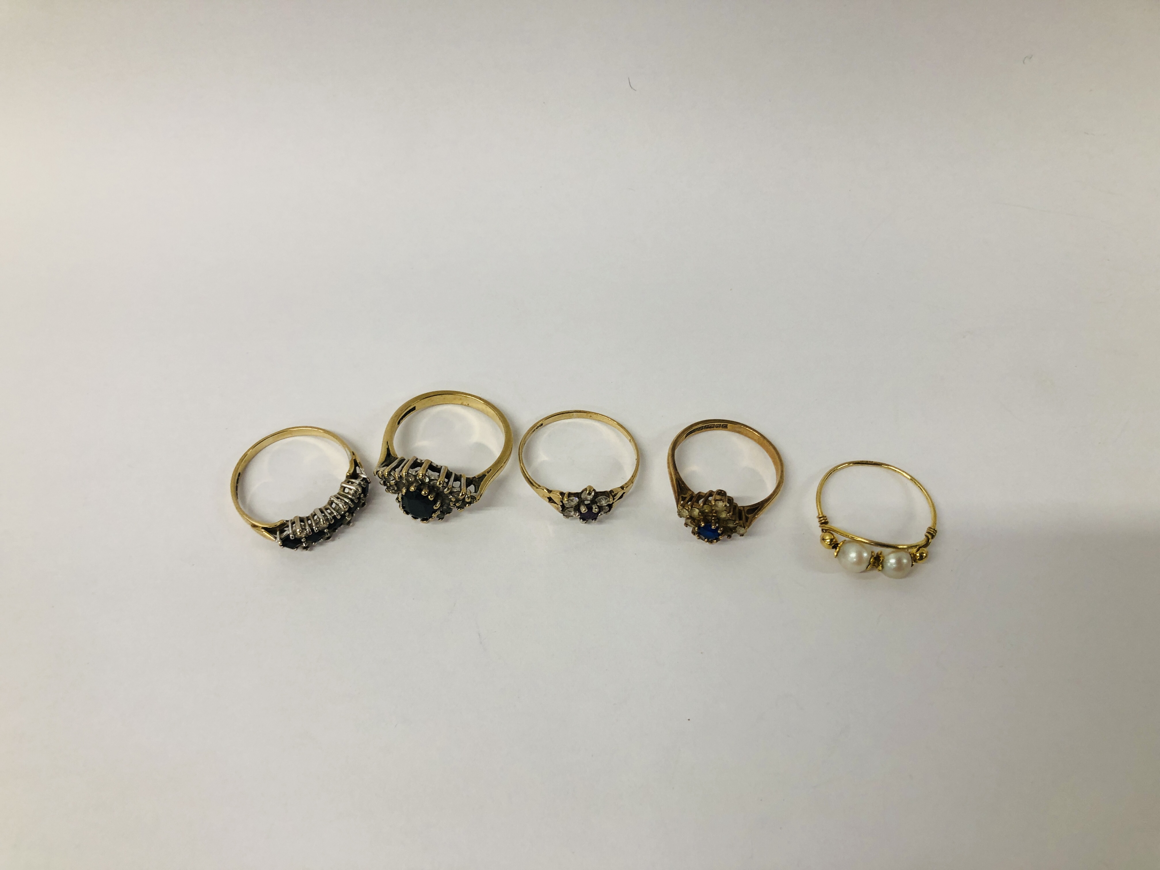 FOUR VARIOUS 9CT. GOLD STONE SET DRESS RINGS AND ONE PEARL SET RING MARKED 9KT. - Image 4 of 9