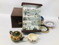MIRRORED BACK GLASS DISPLAY CASE CONTAINING QUANTITY OF CHINA THIMBLES AND QUANTITY OF COLLECTORS