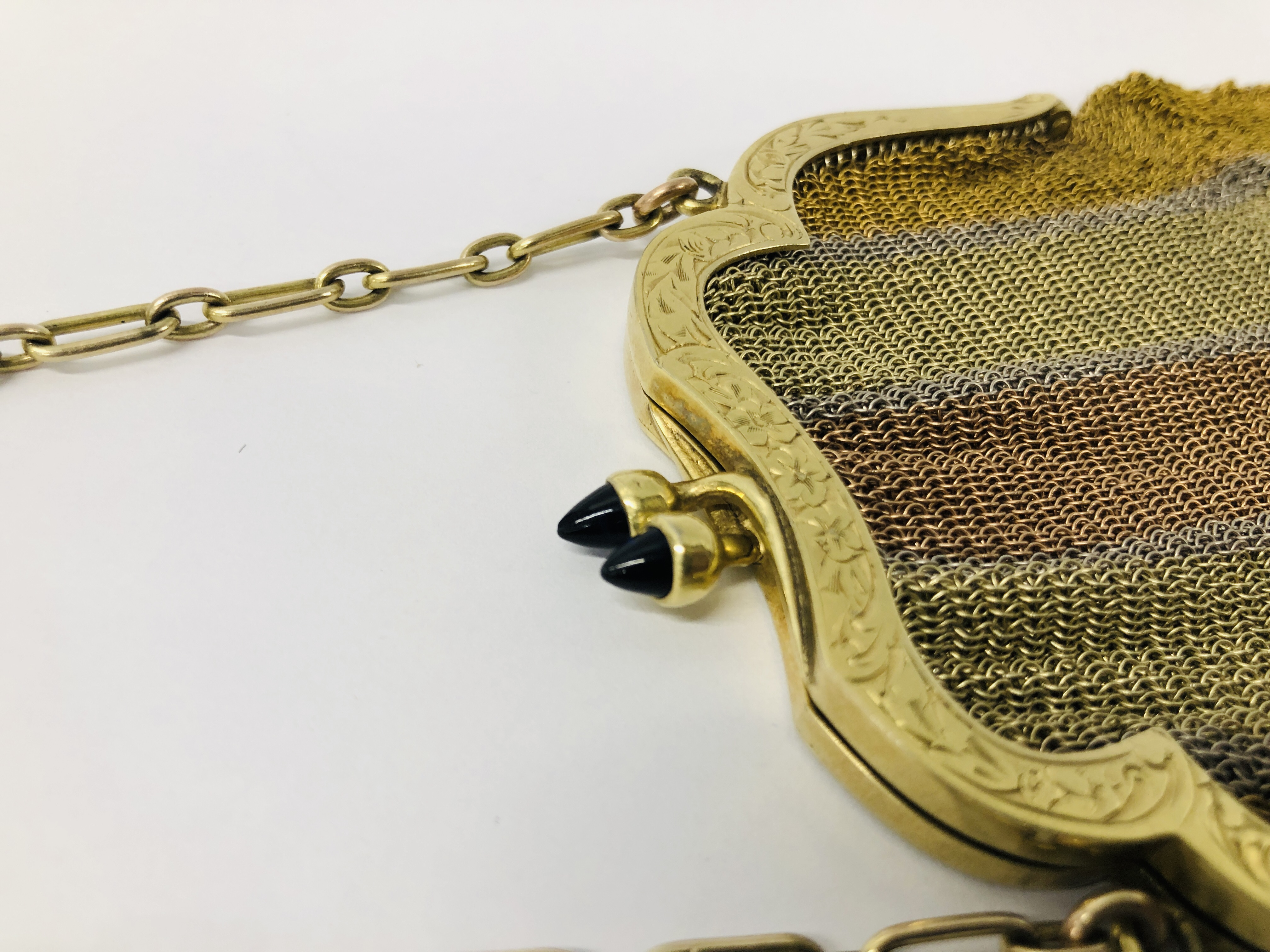 VINTAGE CHAIN MAIL PURSES YELLOW METAL TRI-COLOURED DESIGN (INDISTINCT MARKS). - Image 7 of 10