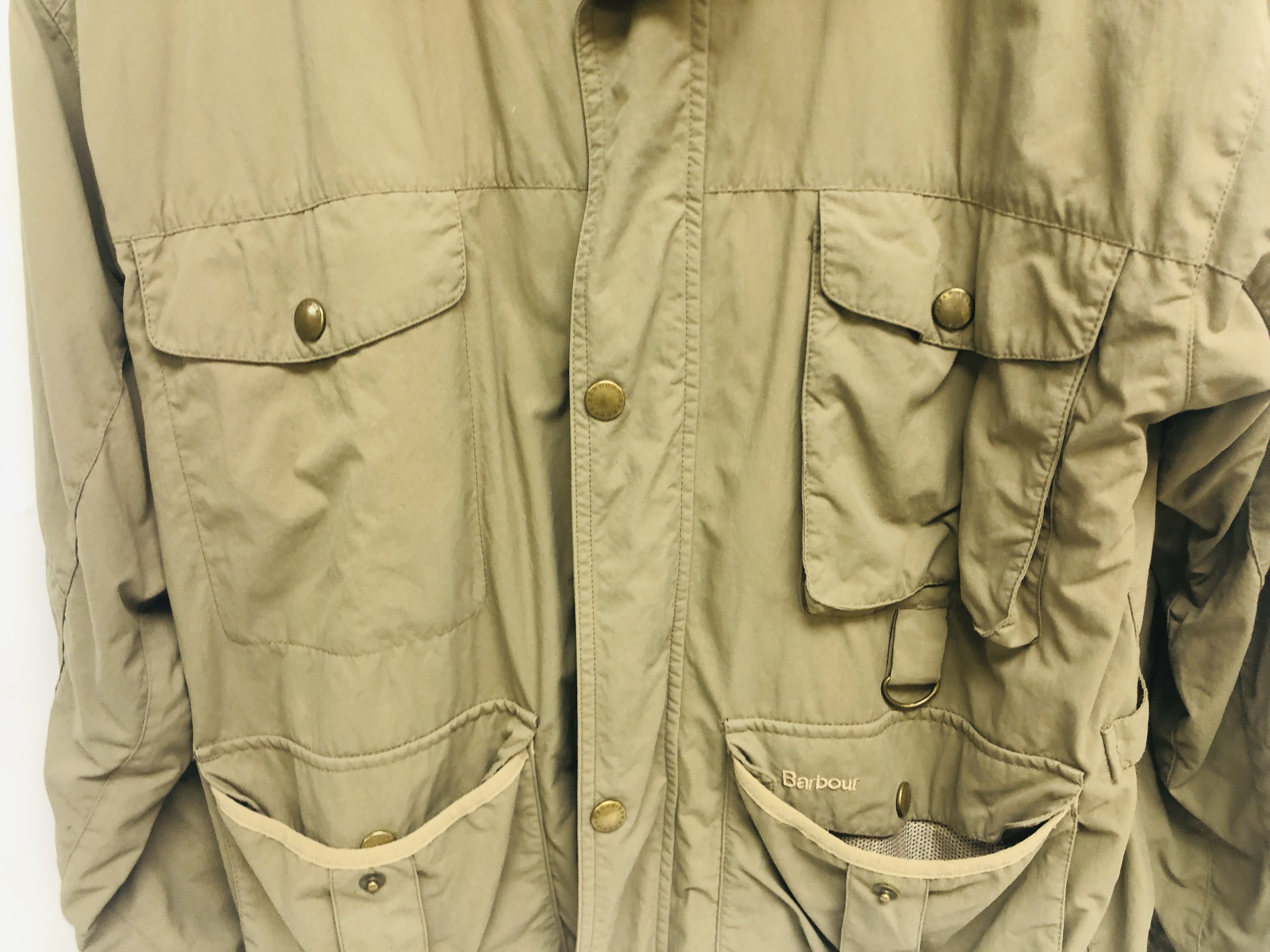 A LIGHT WEIGHT BARBOUR COAT SIZE MEDIUM - Image 3 of 7