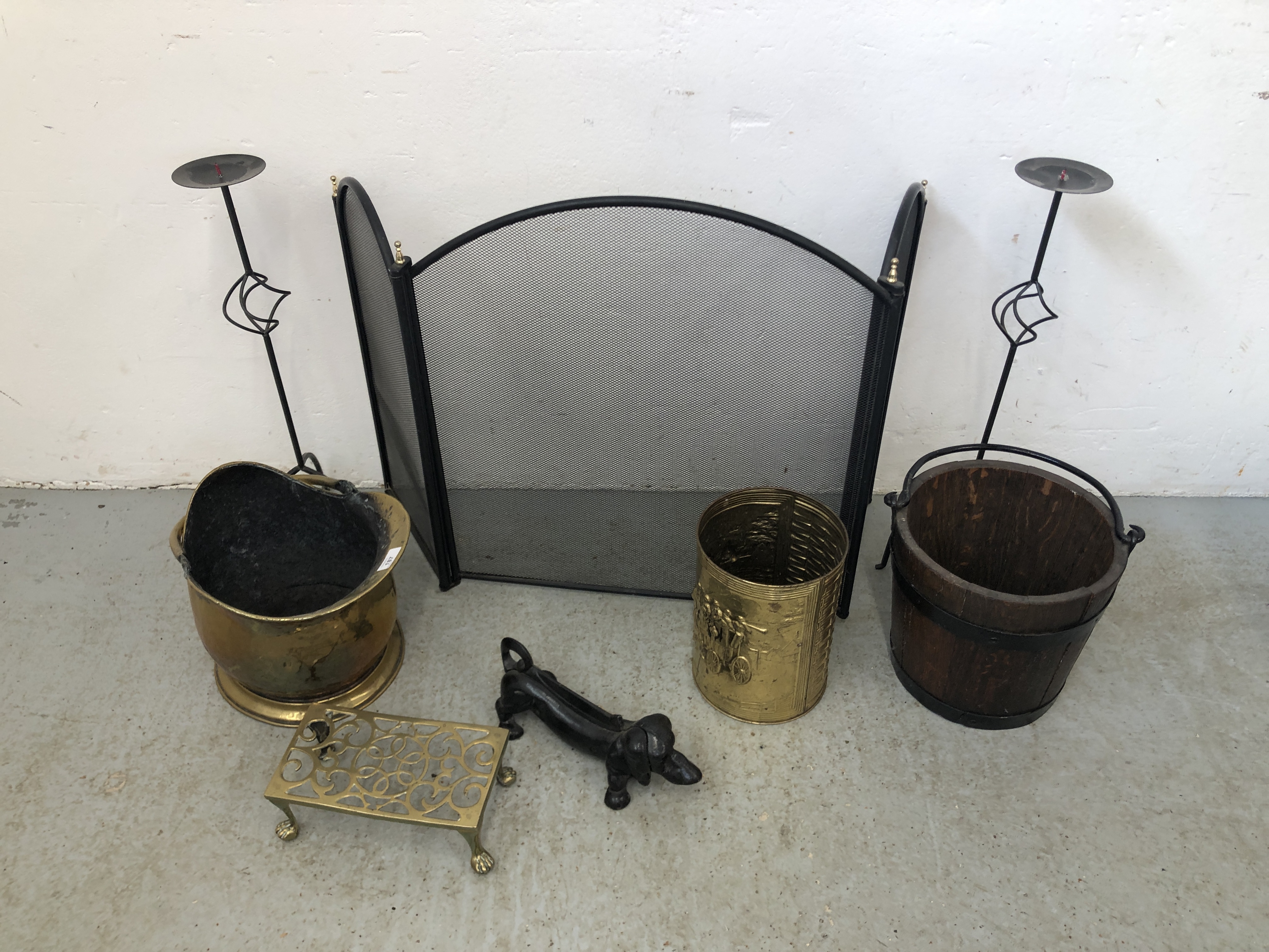 AN OAK IRON BOUND BUCKET ALONG WITH A BRASS HELMET SHAPED COAL BUCKET, BRASS TRIVET, SPARK GUARD, - Image 2 of 5