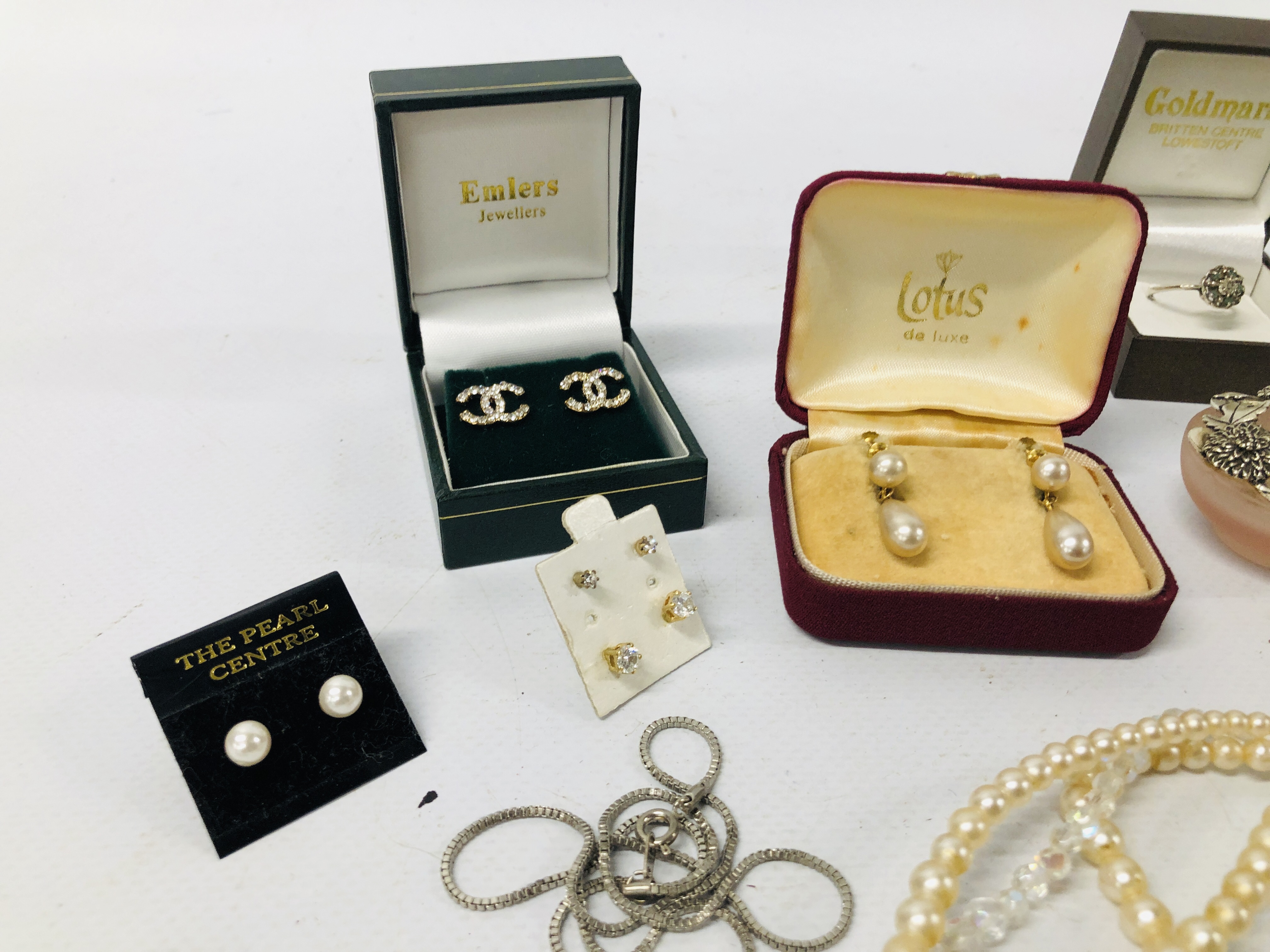 9CT GOLD AND PEARL EARRINGS PLUS SILVER RINGS, NECKLACES AND VINTAGE PERFUME BOTTLES ETC. - Image 6 of 7