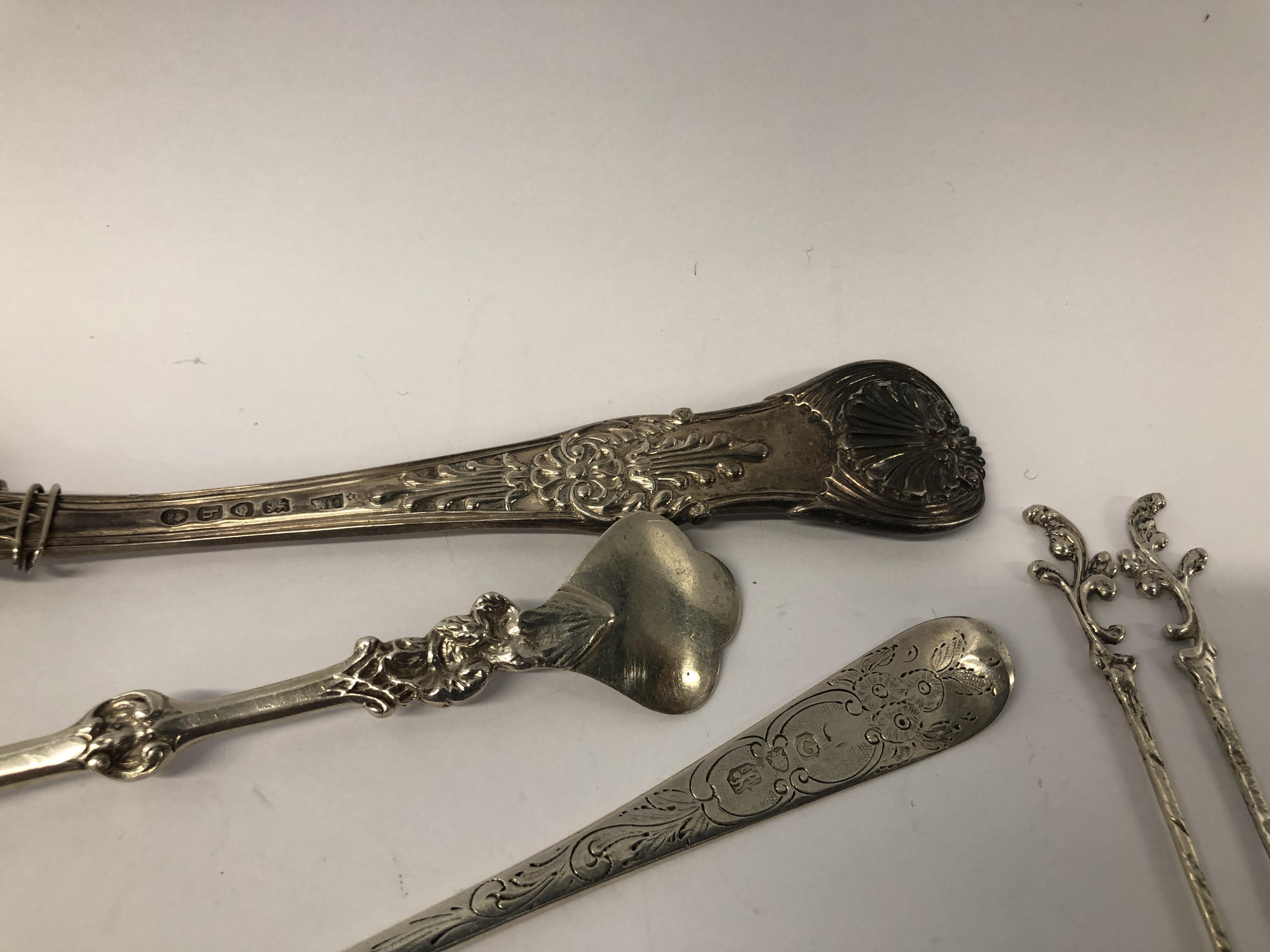 3 VARIOUS SILVER FRUIT SPOONS, GEORGIAN AND LATER, ALONG WITH CAKE KNIFE, SHEFFIELD ASSAY, - Image 8 of 9