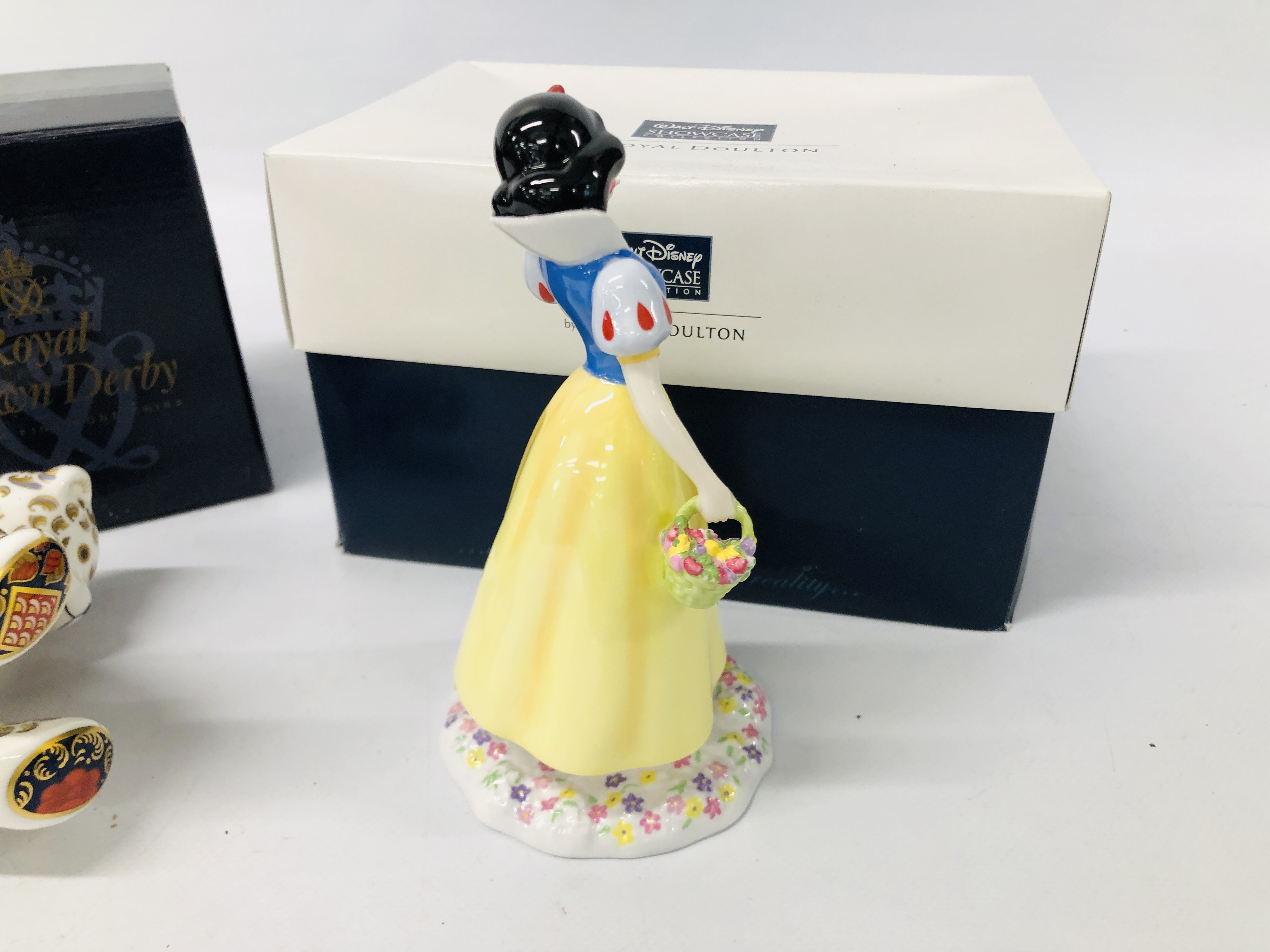 ROYAL CROWN DERBY TEDDY BEAR PAPERWEIGHT IN ORIGINAL BOX AND A ROYAL DOULTON WALT DISNEY "SNOW - Image 6 of 8